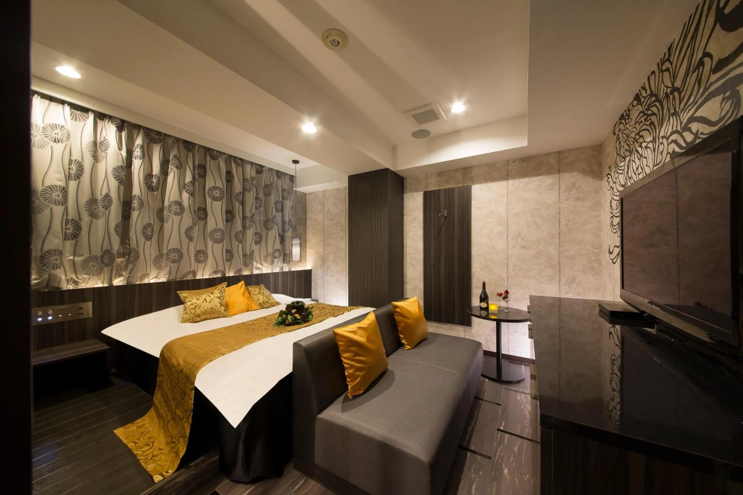 Bed in ルトゥール難波 RetourNANBA 男塾ホテルグループ