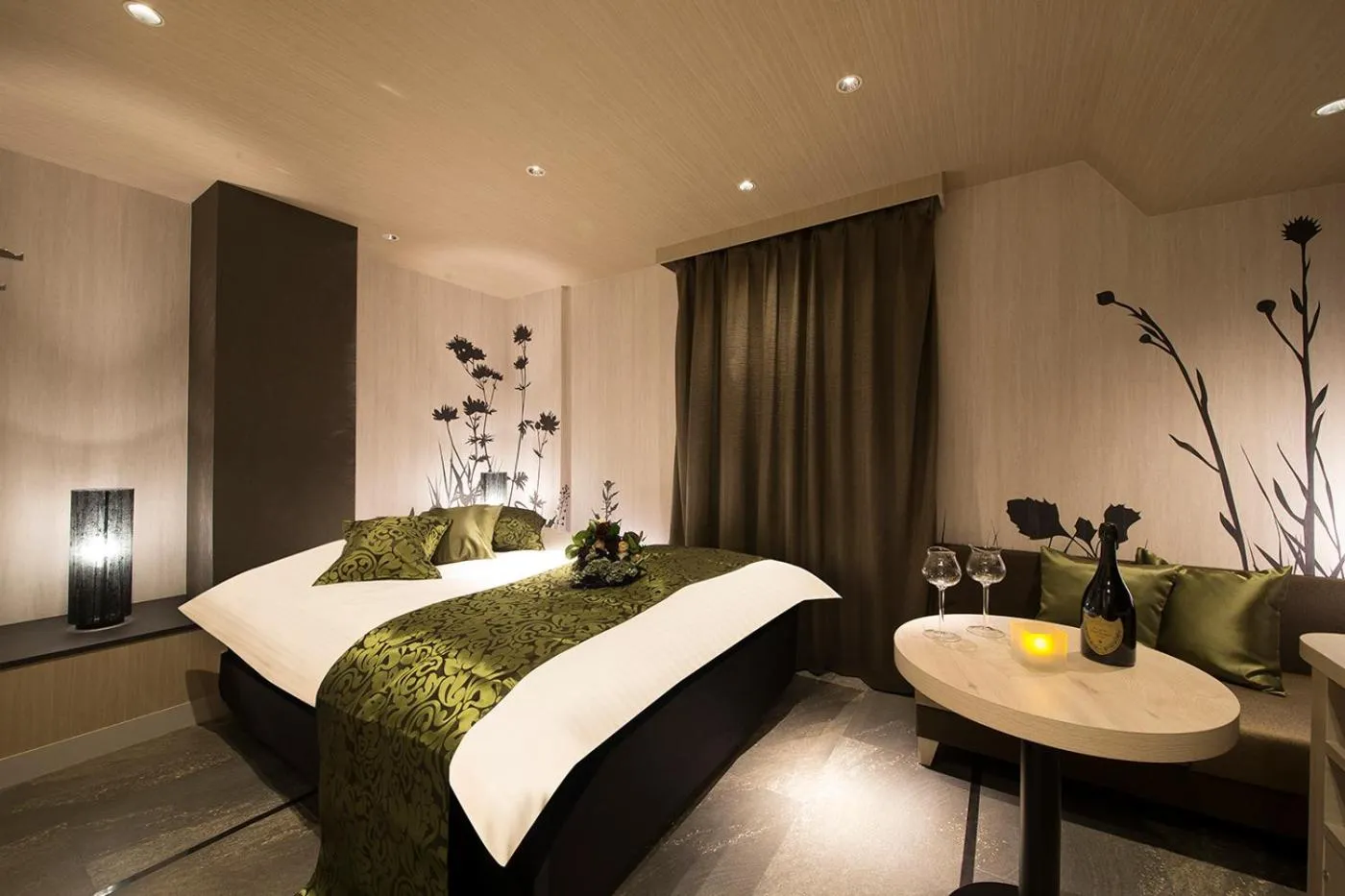 Bed in ルトゥール難波 RetourNANBA 男塾ホテルグループ