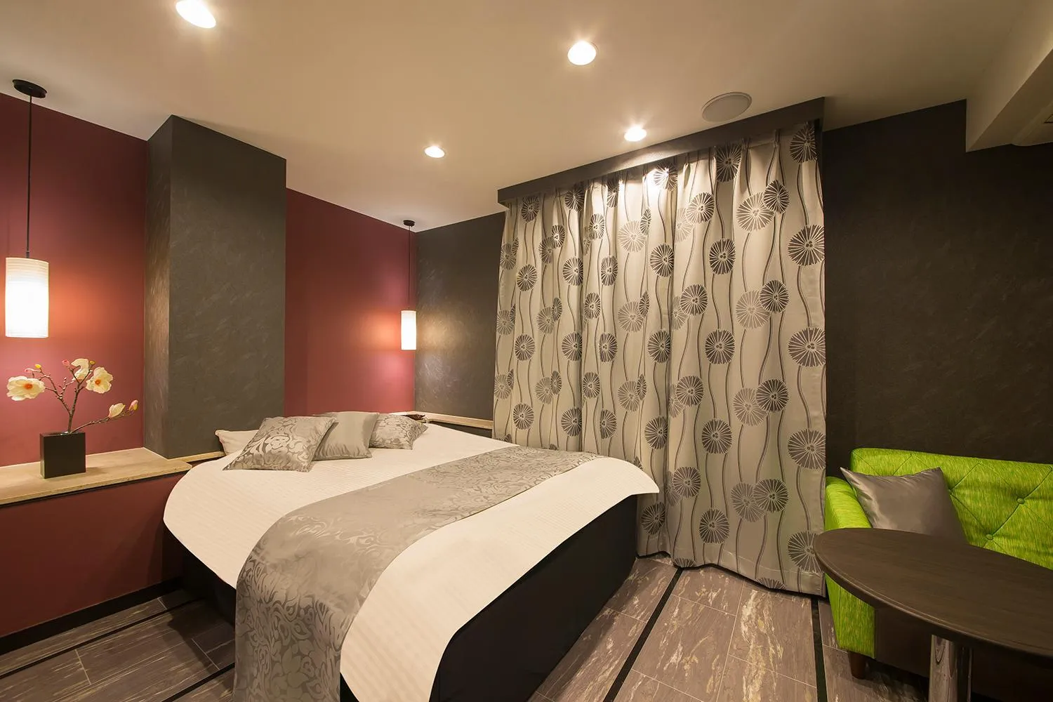 Bed in ルトゥール難波 RetourNANBA 男塾ホテルグループ