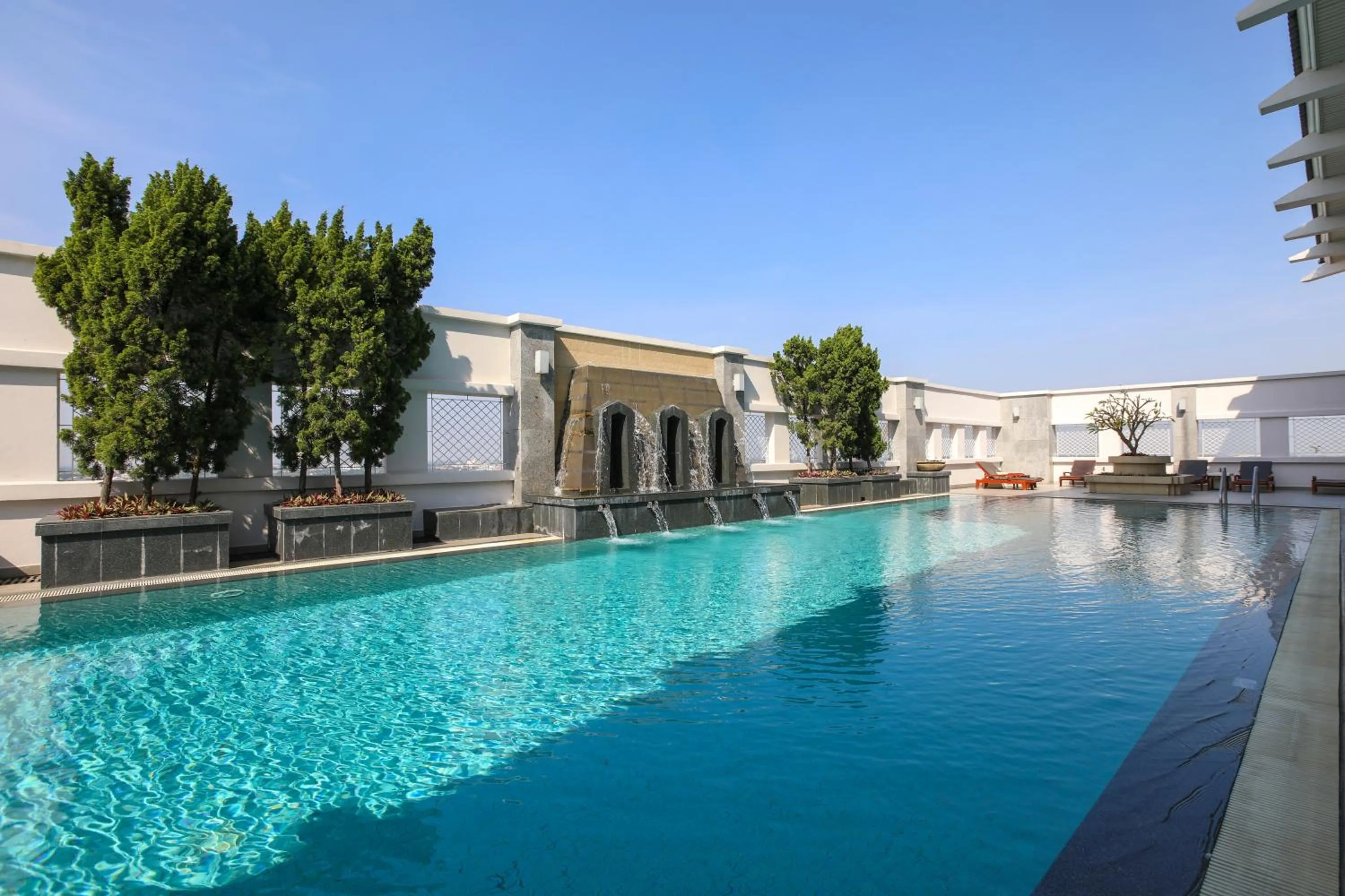 Swimming pool in Kantary Hotel Ayutthaya