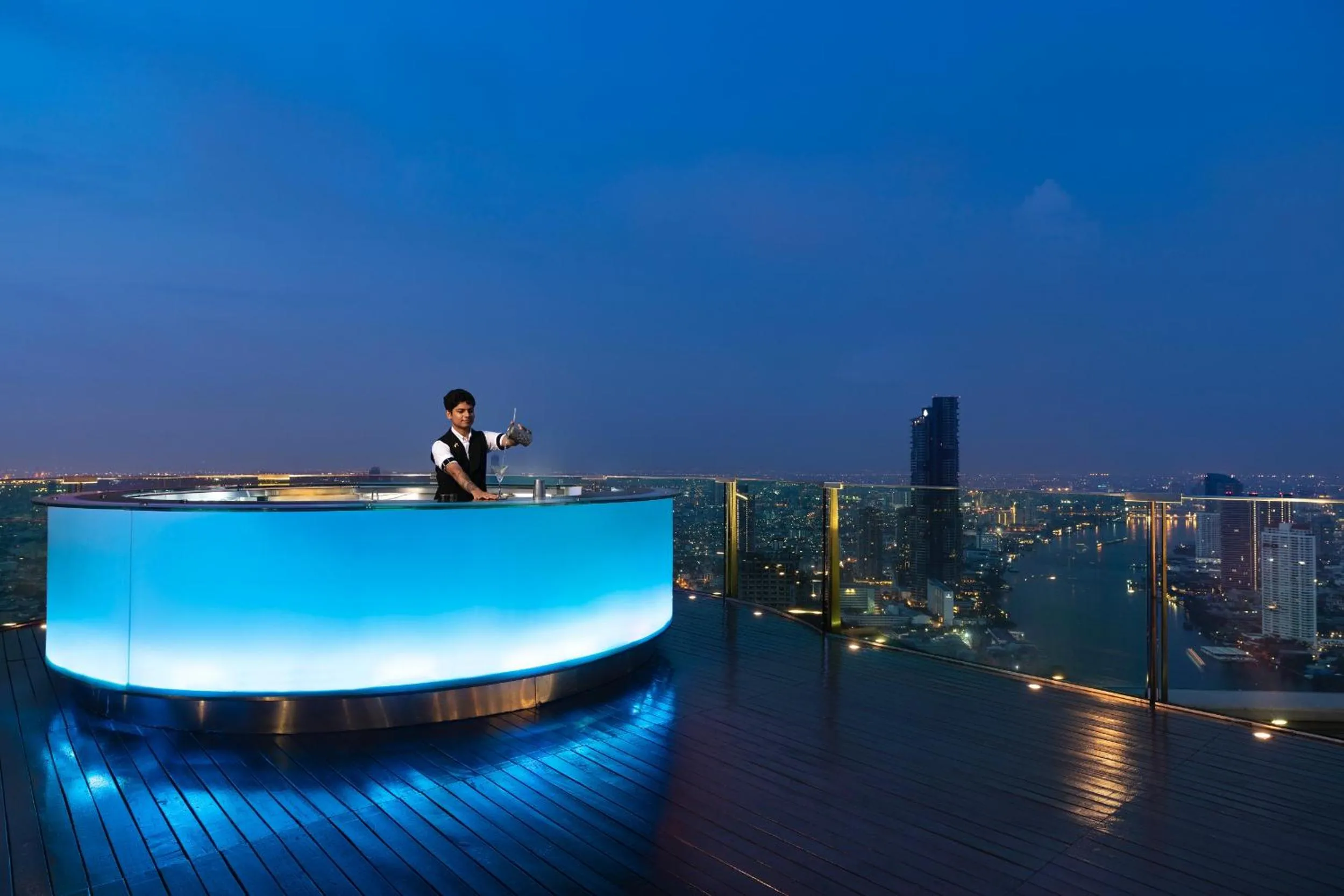 Restaurant/places to eat in Tower Club at lebua