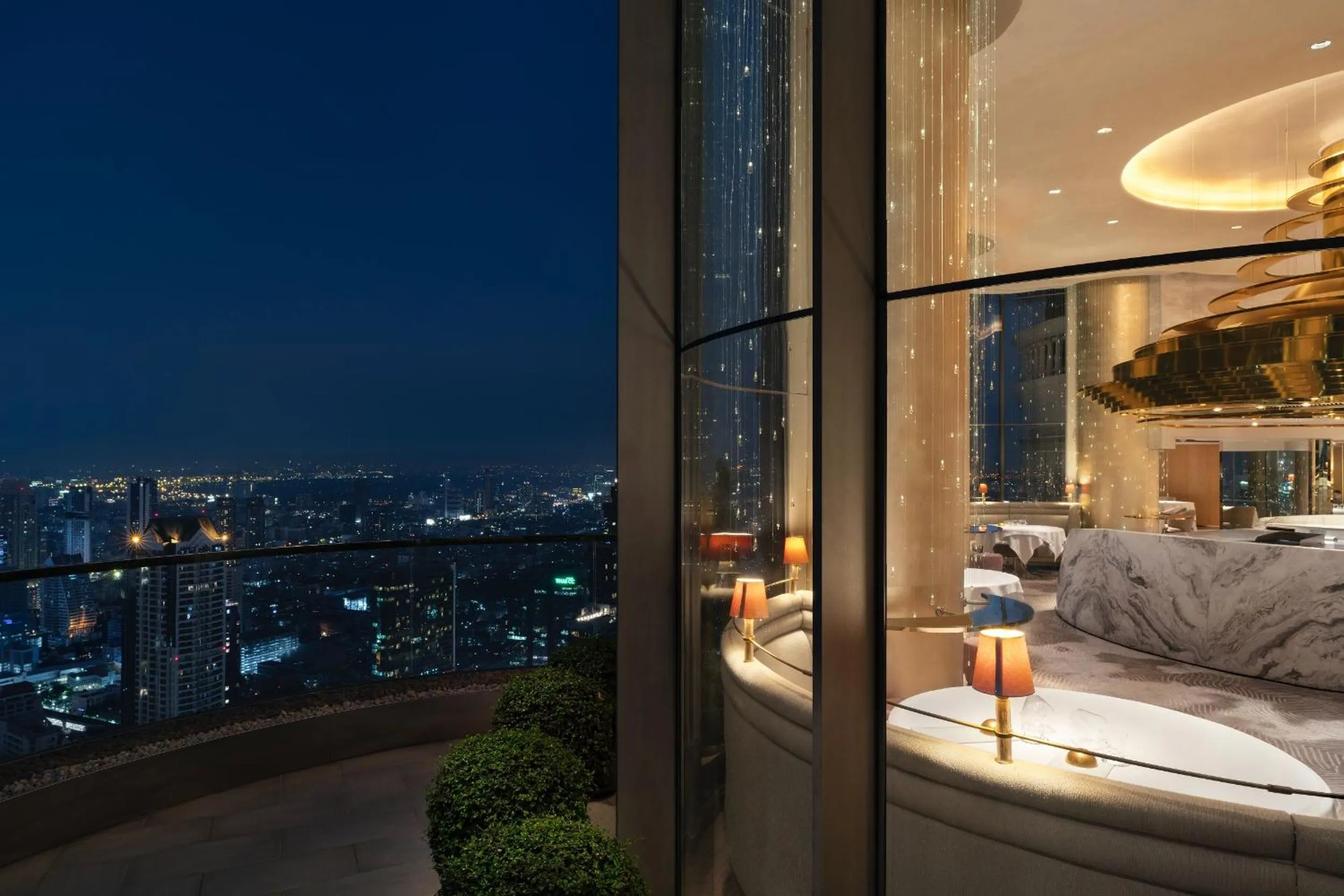 Restaurant/places to eat, Bed in Tower Club at lebua
