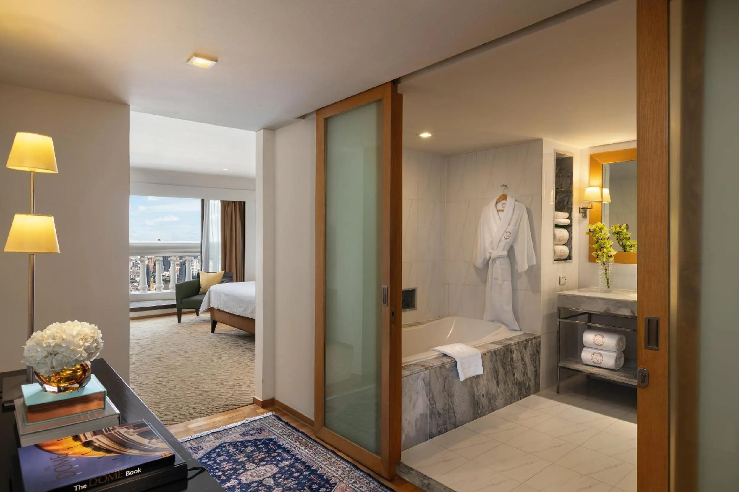 Shower, Bed in Tower Club at lebua