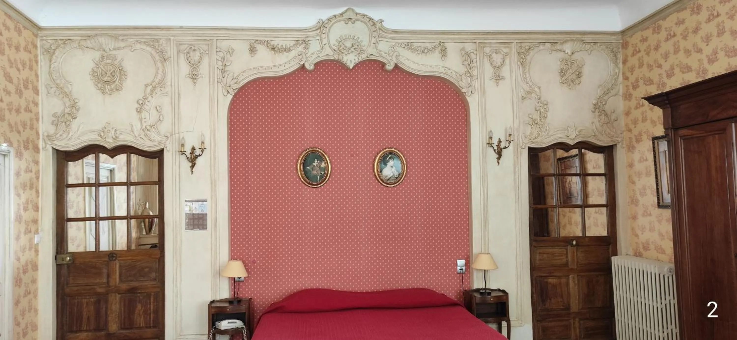 Hôtel et Restaurant Le Manoir - Echangeur A7-A9 - 24h-24h