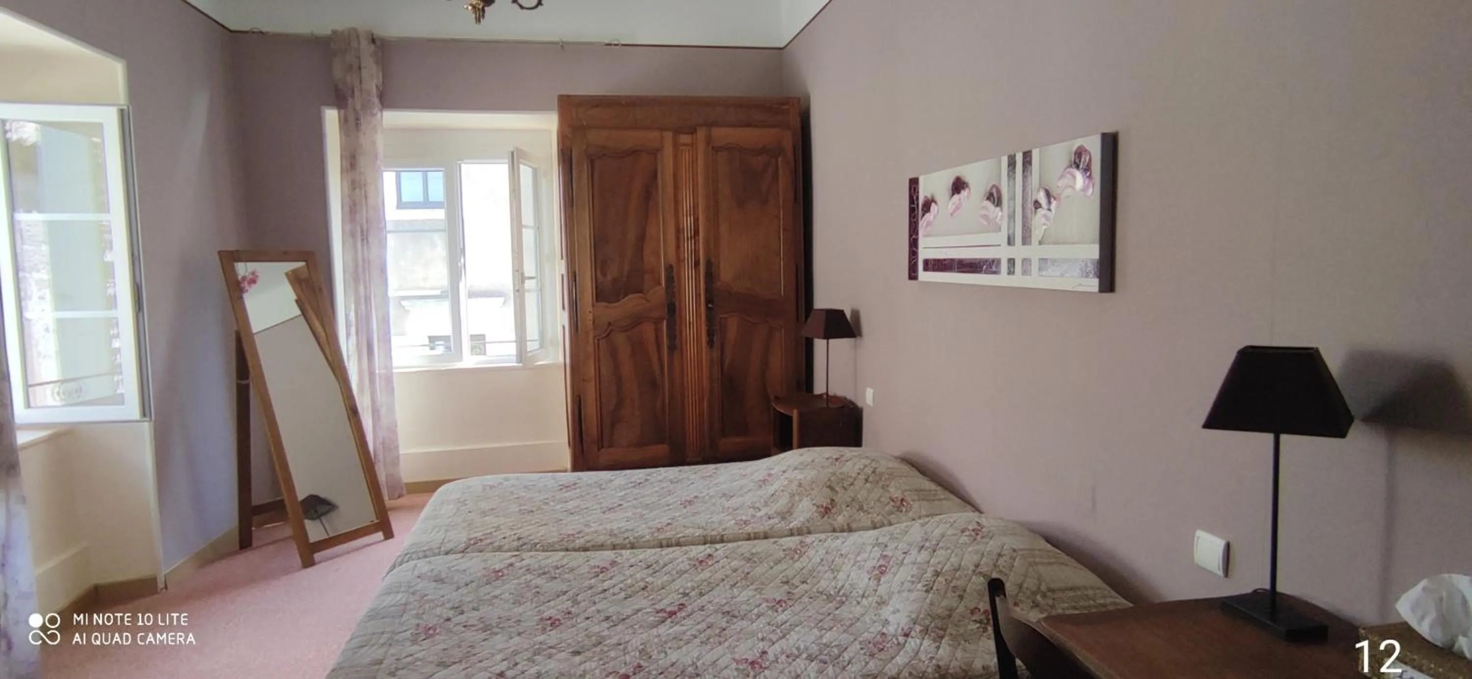 Bed in Hôtel et Restaurant Le Manoir - Echangeur A7-A9 - 24h-24h