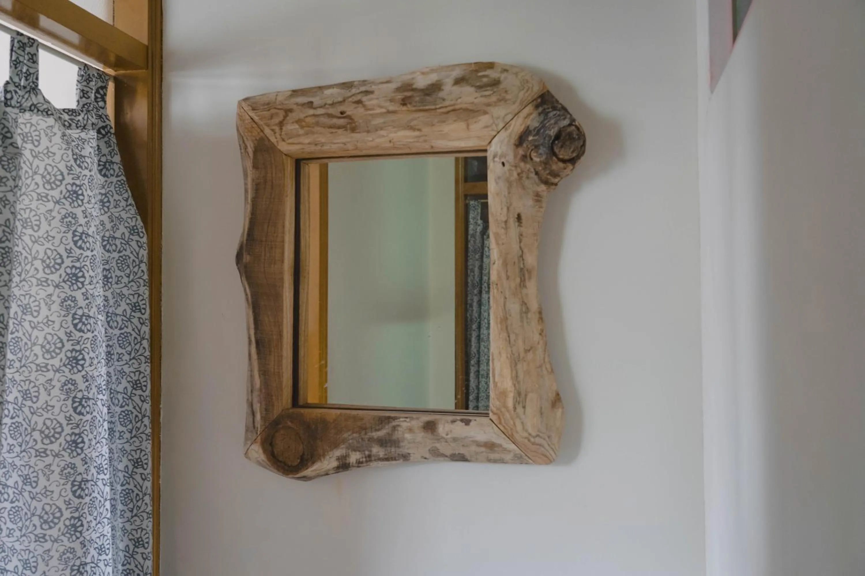 Dulan The Travel Bug Bistro Inn