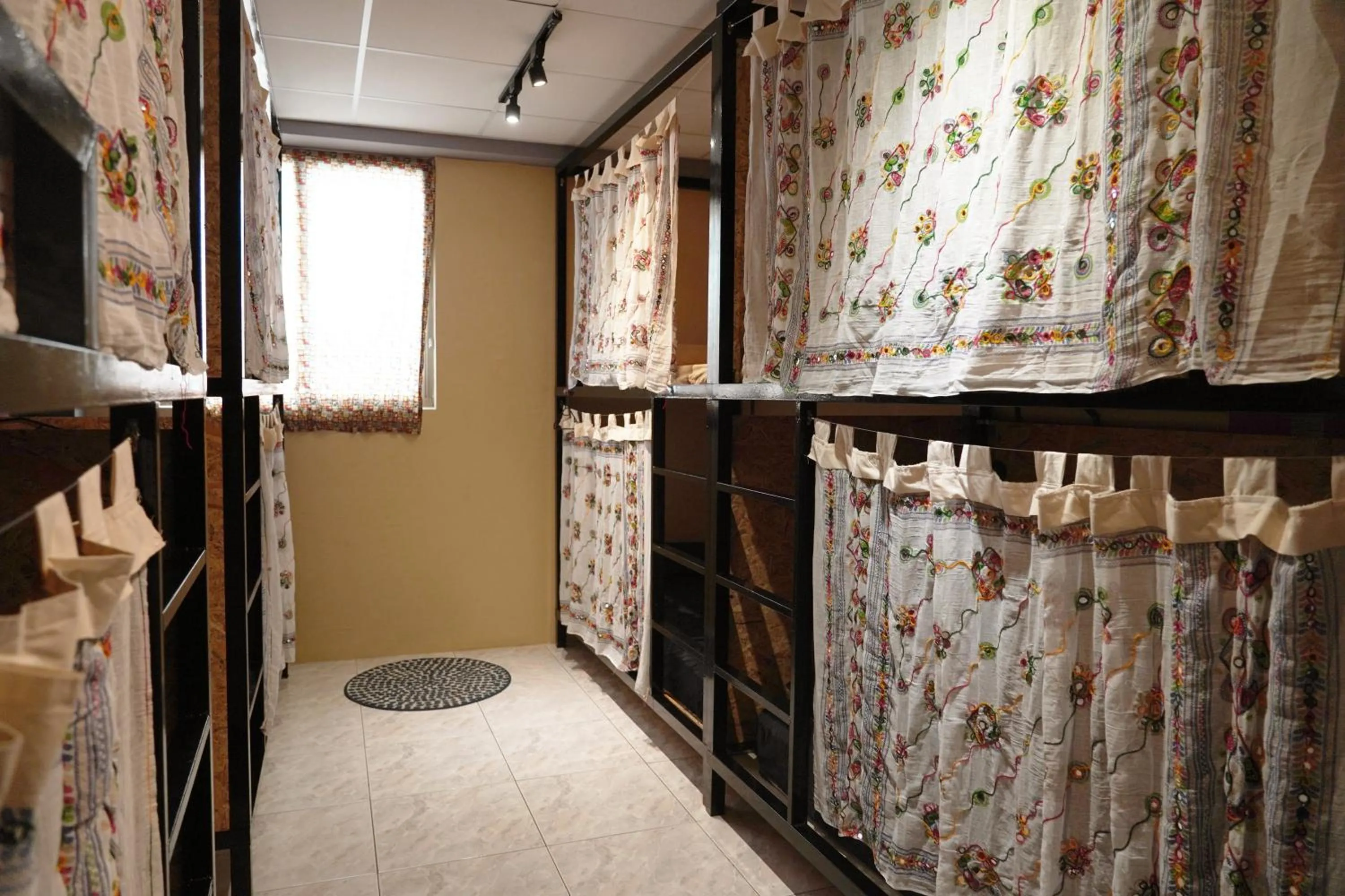 Dulan The Travel Bug Bistro Inn