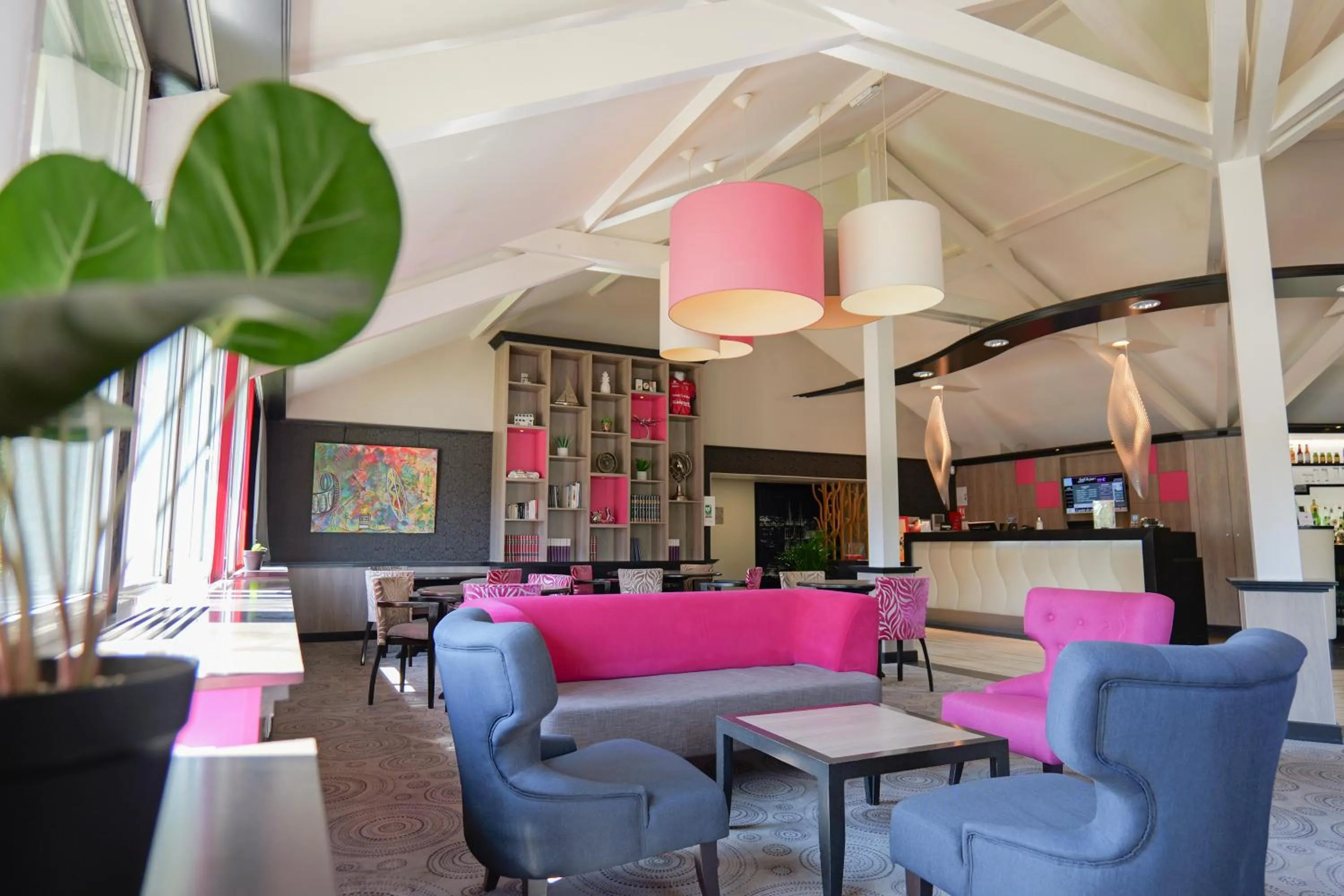 Lobby or reception in Hôtel Le Kennedy, Clermont-Ferrand, The Originals Relais