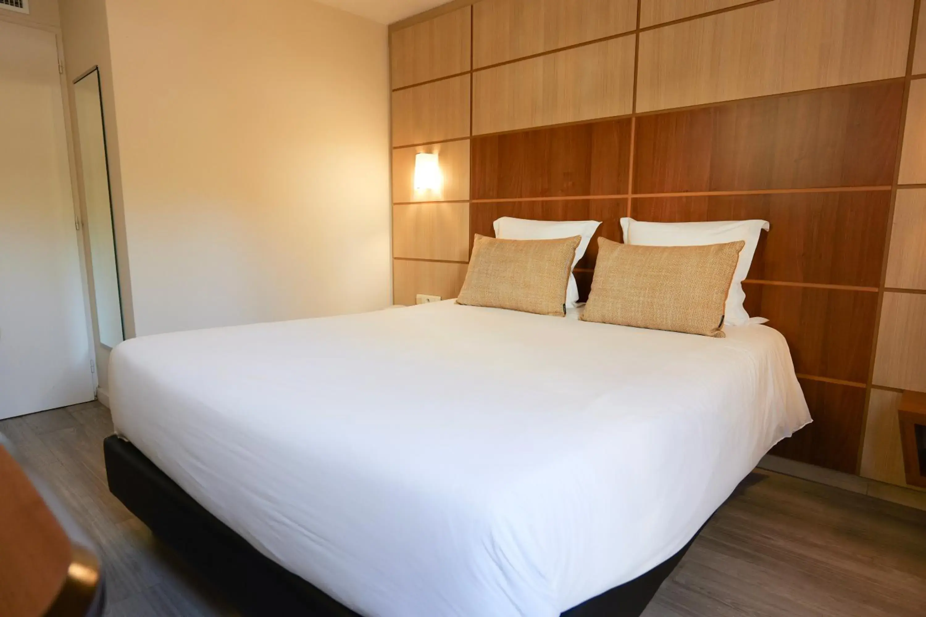 Standard Double Room - Disability Access/Non-Smoking in Hôtel Le Kennedy, Clermont-Ferrand, The Originals Relais Standard Double Room - Disability Access/Non-Smoking in Hôtel Le Kennedy, Clermont-Ferrand, The Originals Relais