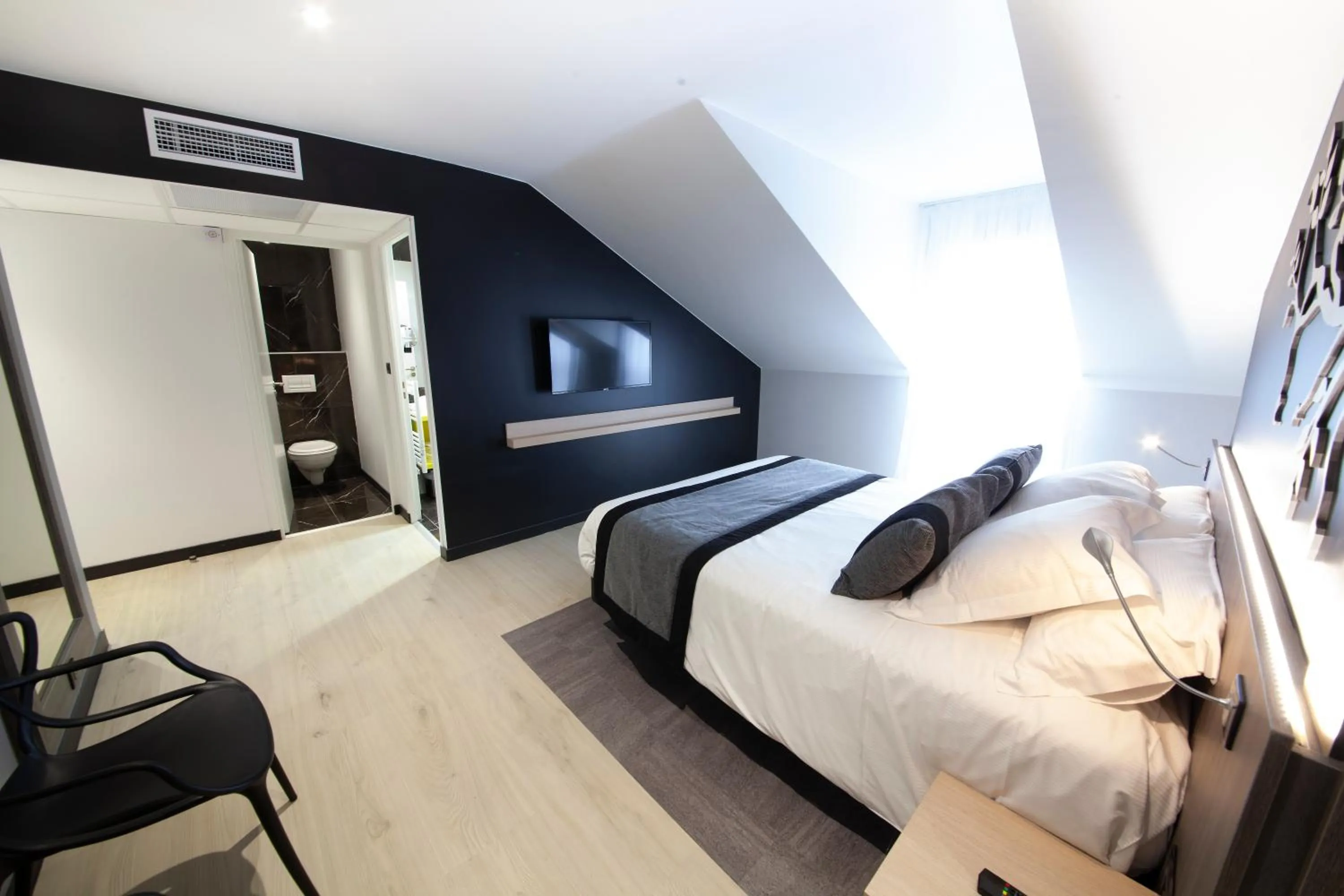 Photo of the whole room, Bed in Quality Hotel Clermont Kennedy