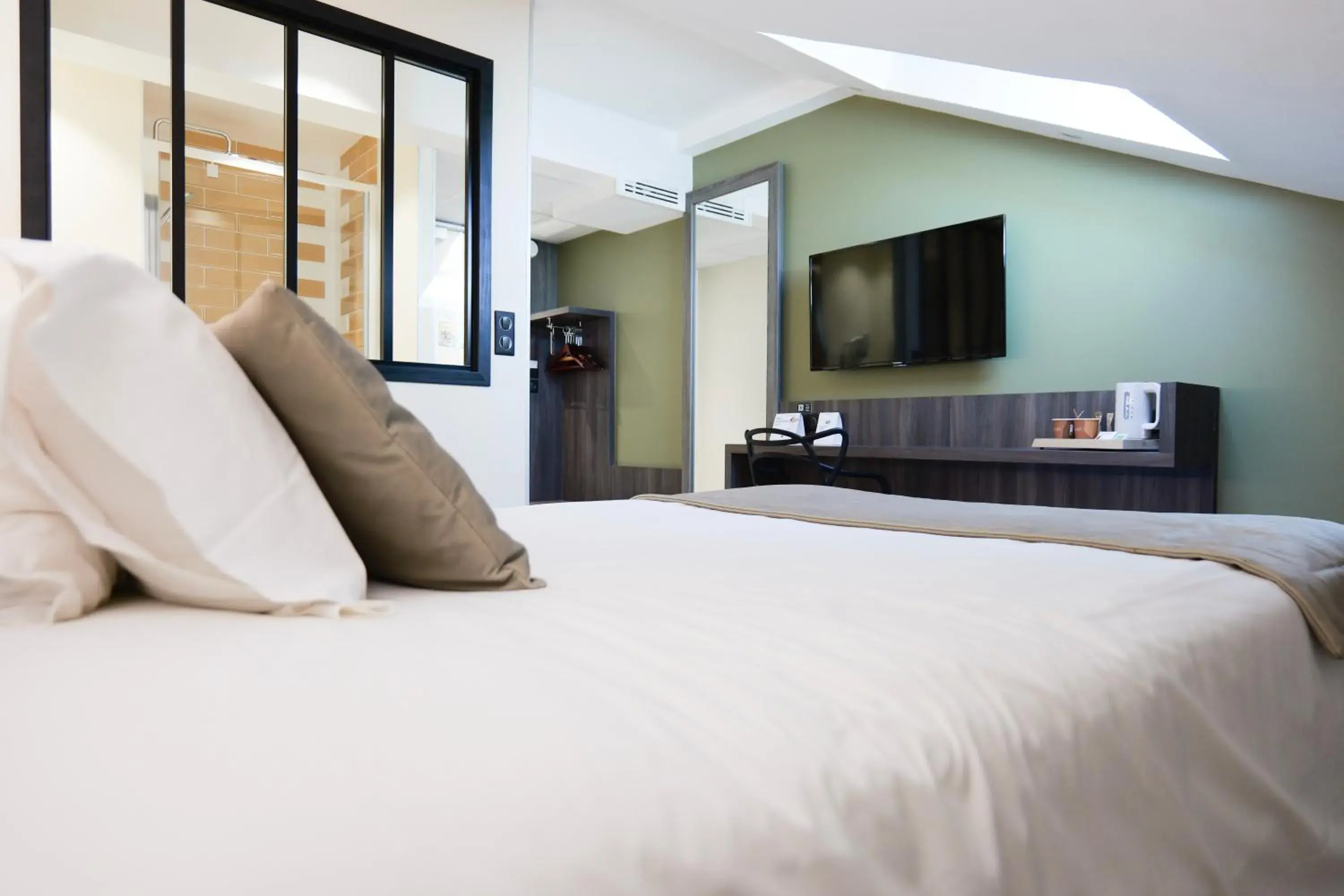 Single Room in Hôtel Le Kennedy, Clermont-Ferrand, The Originals Relais Single Room in Hôtel Le Kennedy, Clermont-Ferrand, The Originals Relais