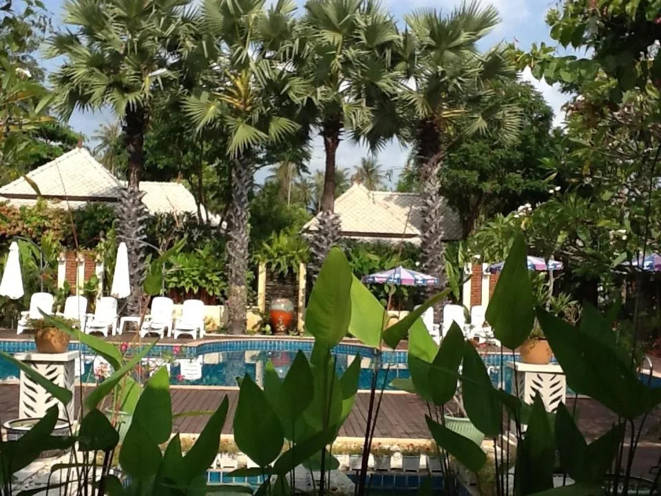 Swimming pool in Bhumlapa Garden Resort