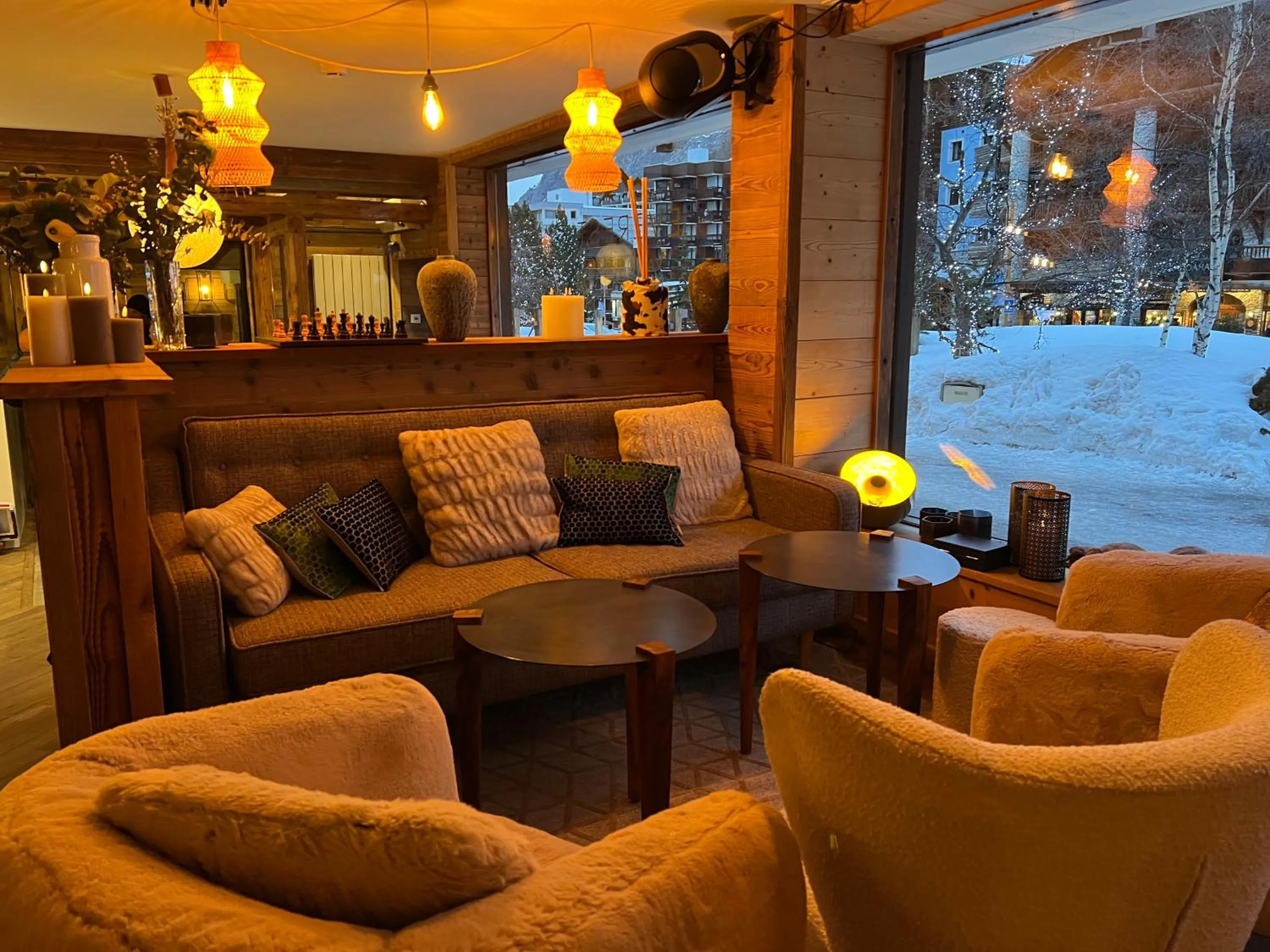 Living room in Everest Hotel
