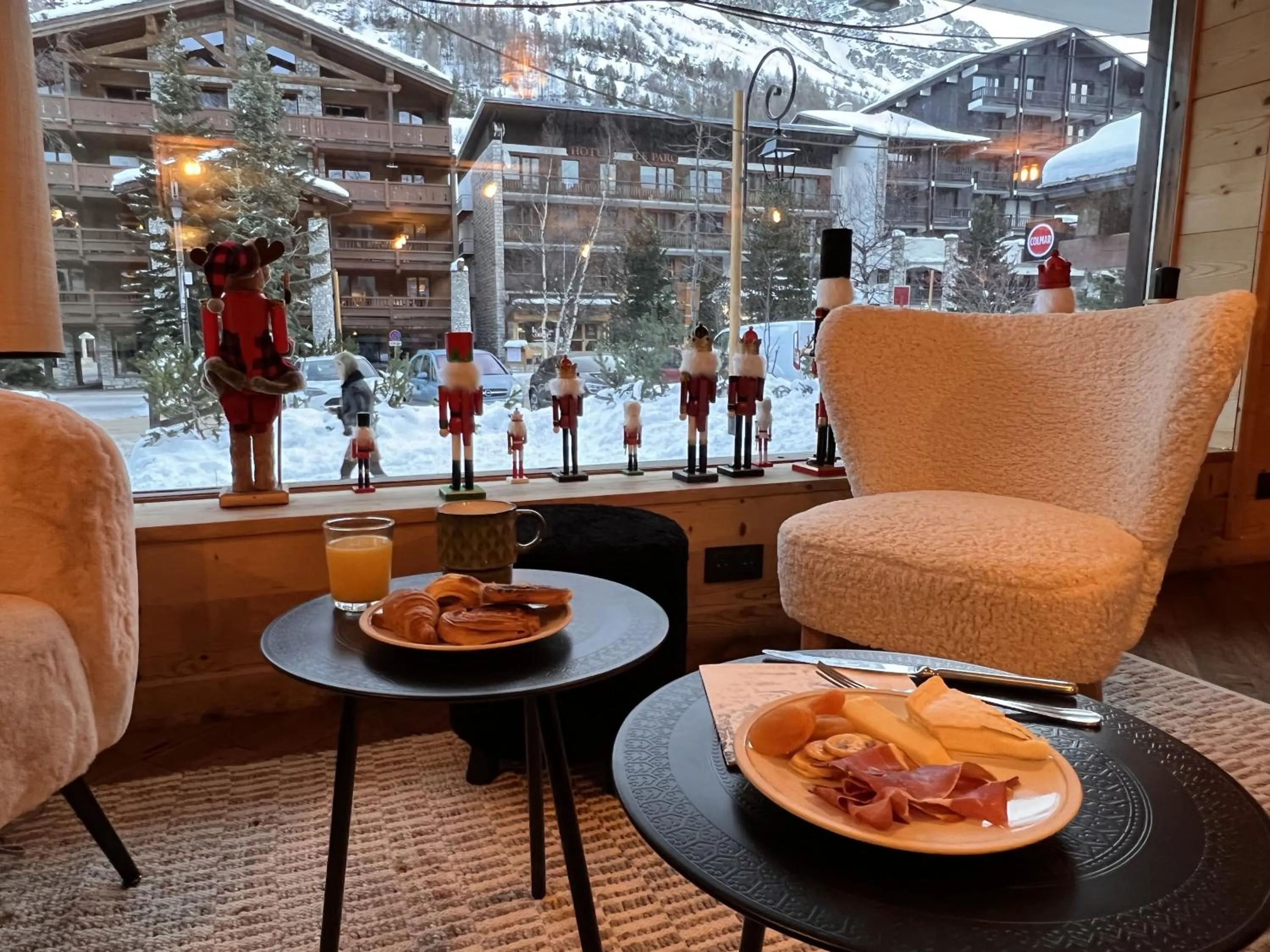 Breakfast in Everest Hotel