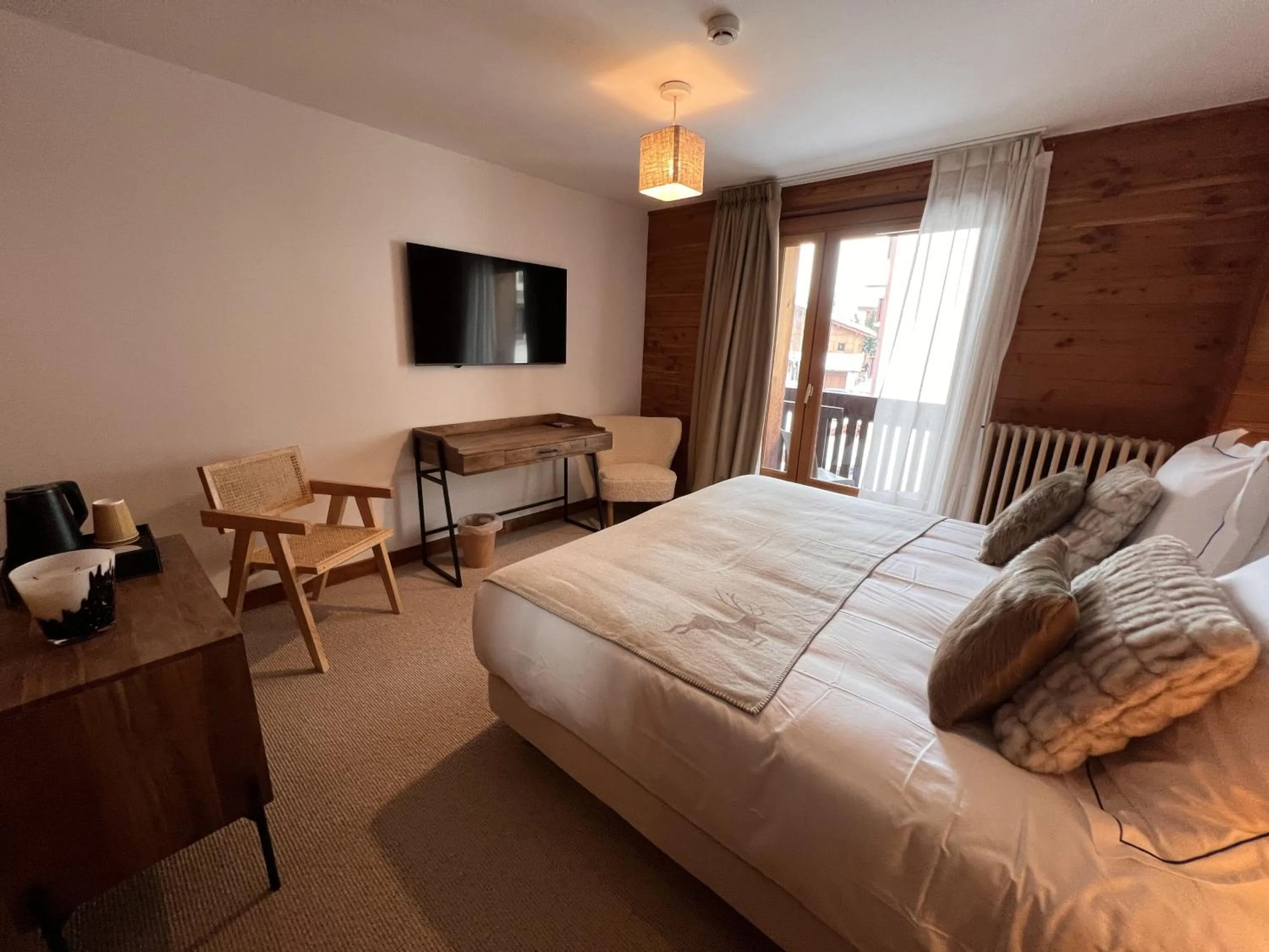 Photo of the whole room in Everest Hotel