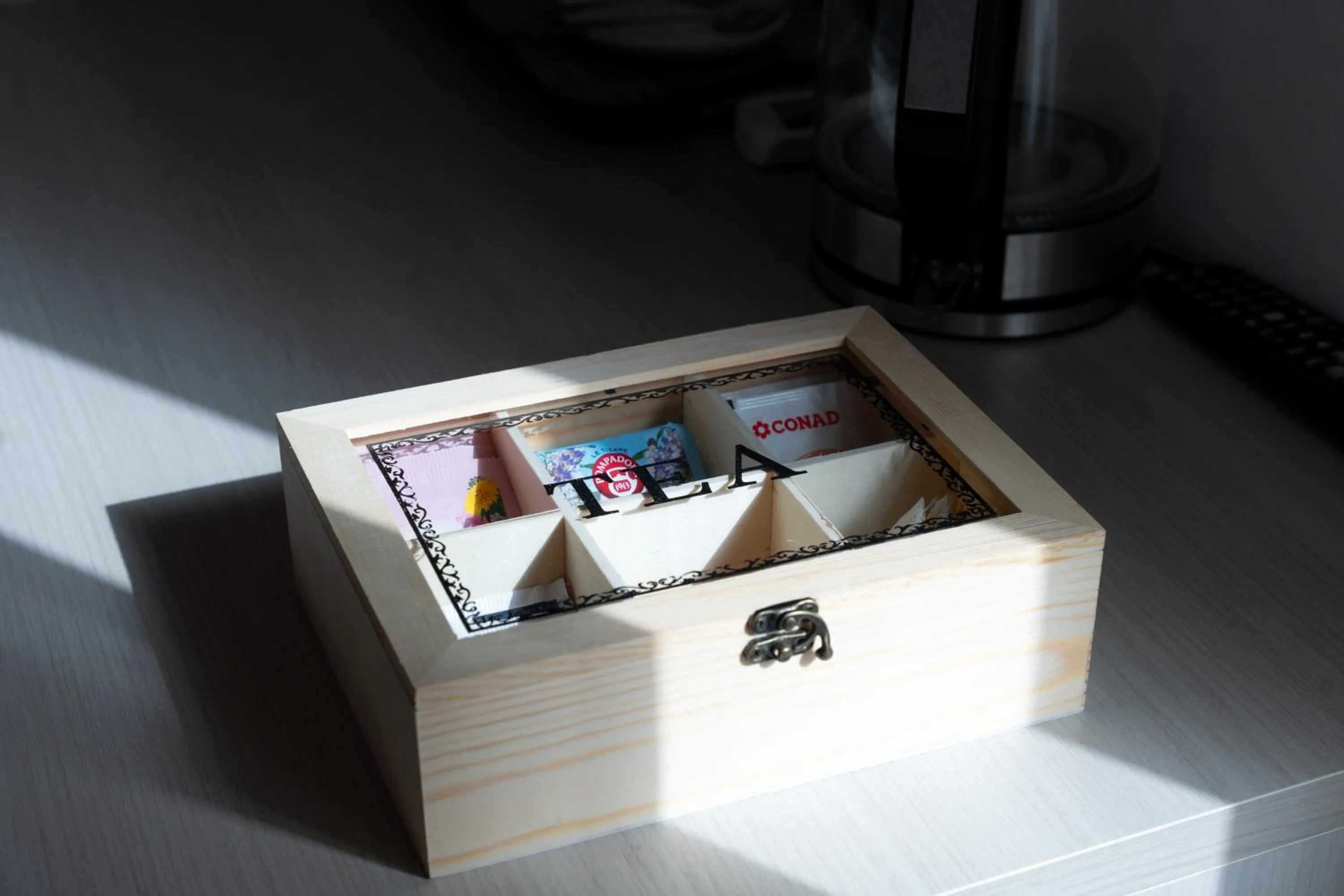 Coffee/tea facilities in B&B enjoy music