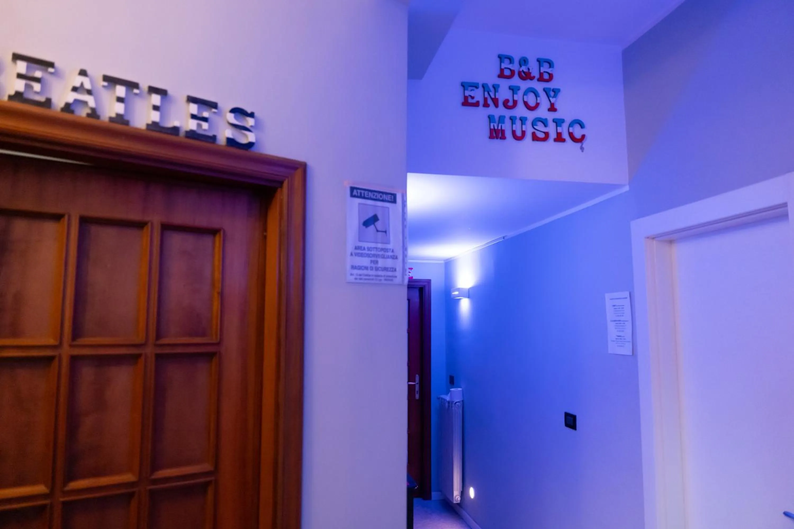 Facade/entrance in B&B enjoy music