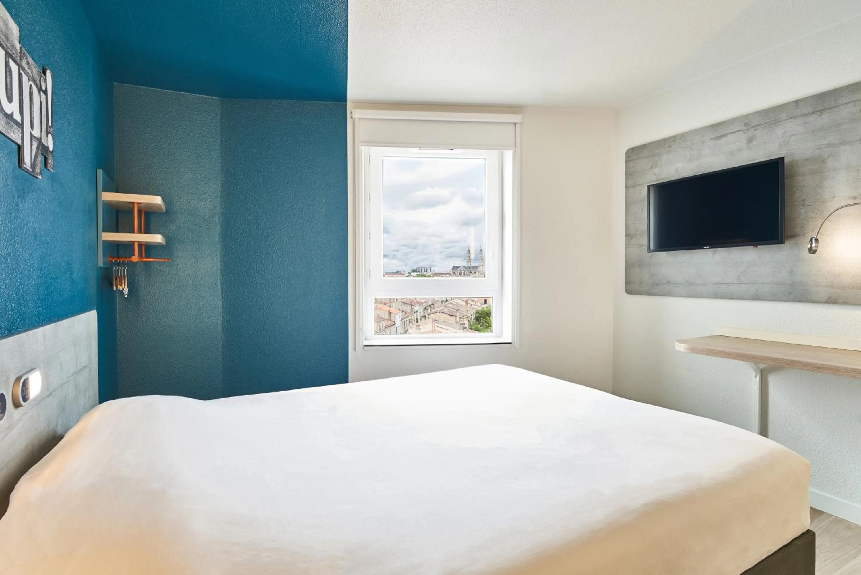 TV and multimedia, Bed in ibis budget Bordeaux Centre - Gare Saint Jean