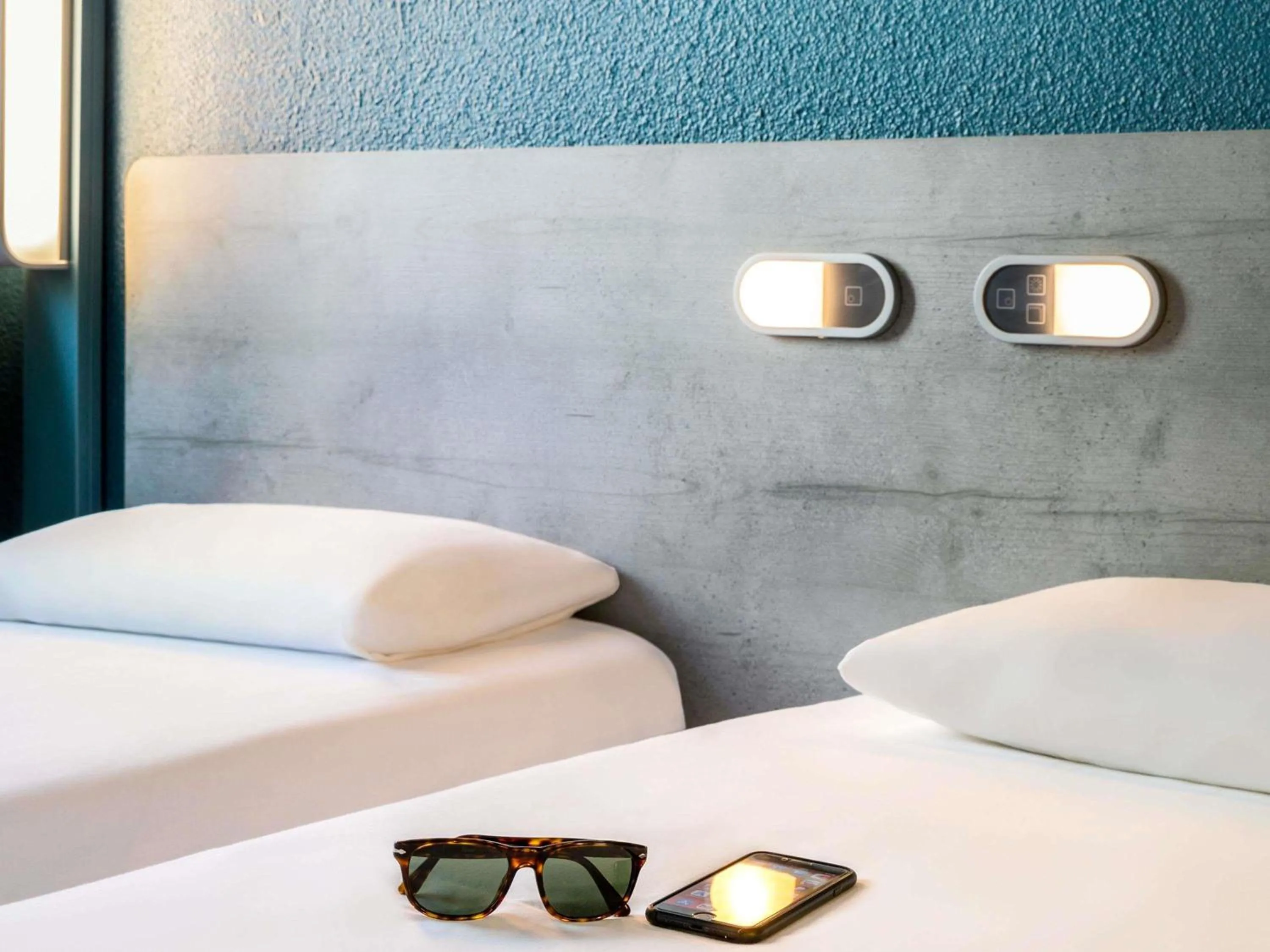 Bedroom, Bed in ibis budget Bordeaux Centre - Gare Saint Jean