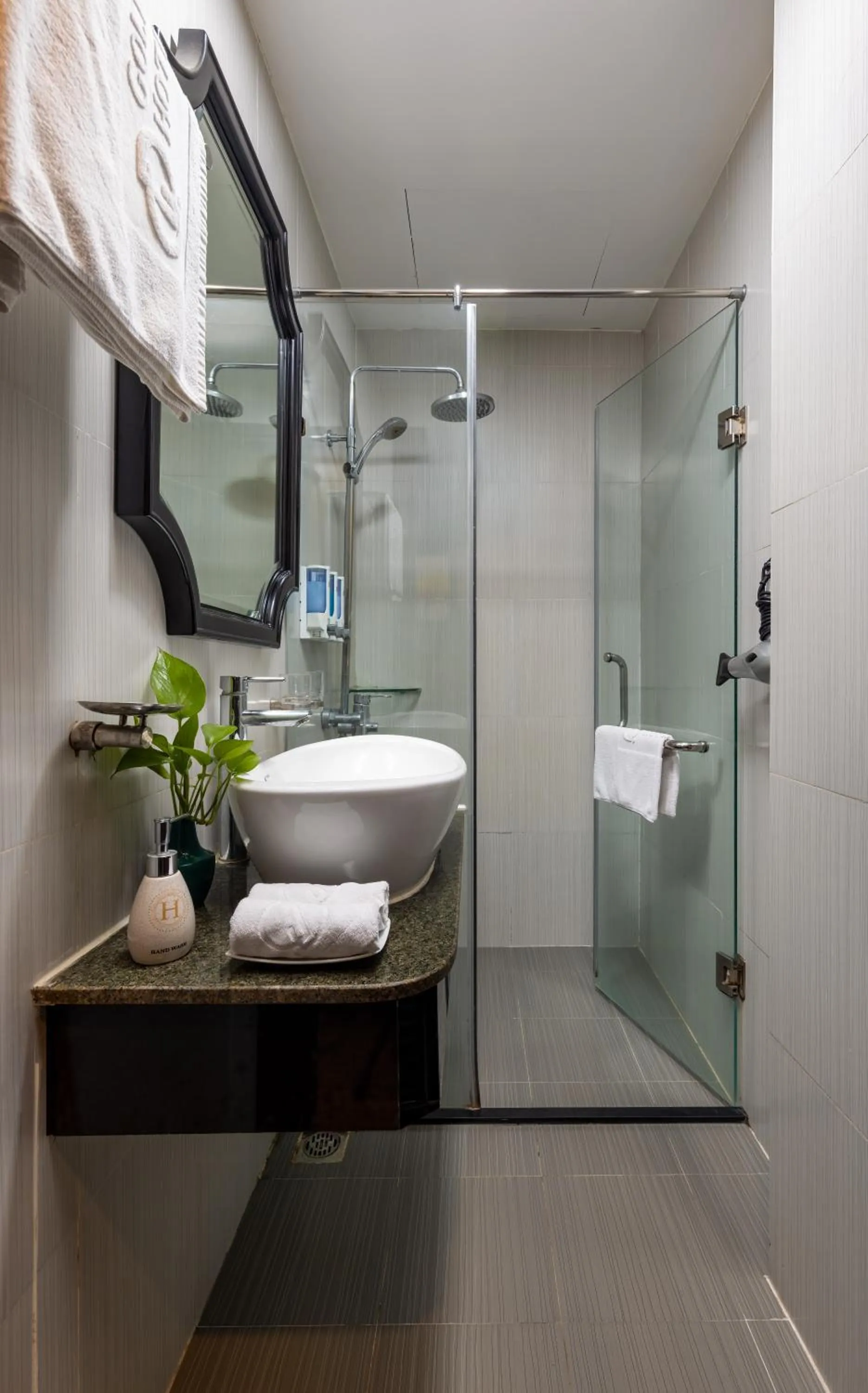 Shower in Golden Legend Boutique Hotel