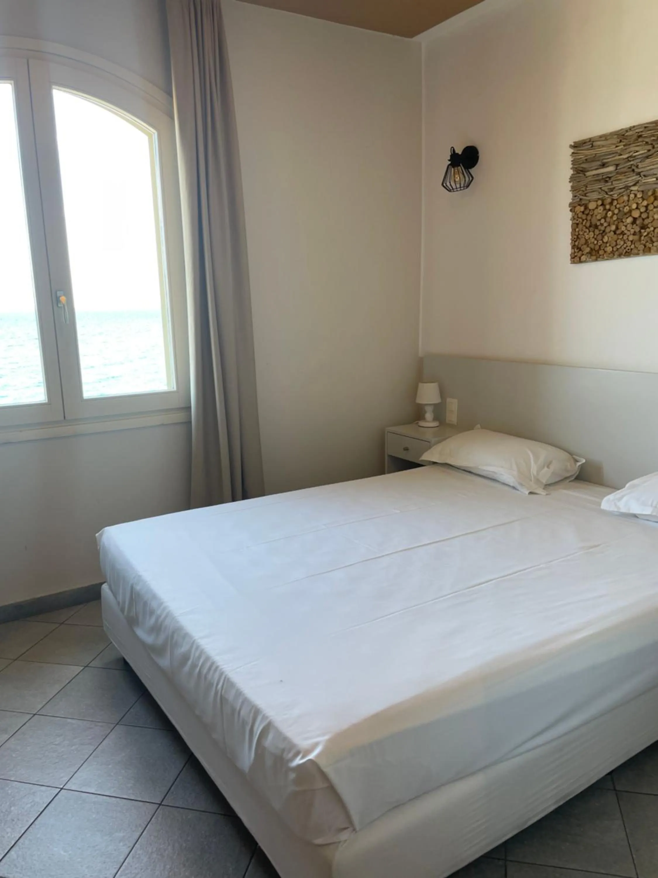 Toilet, Bed in Torremare