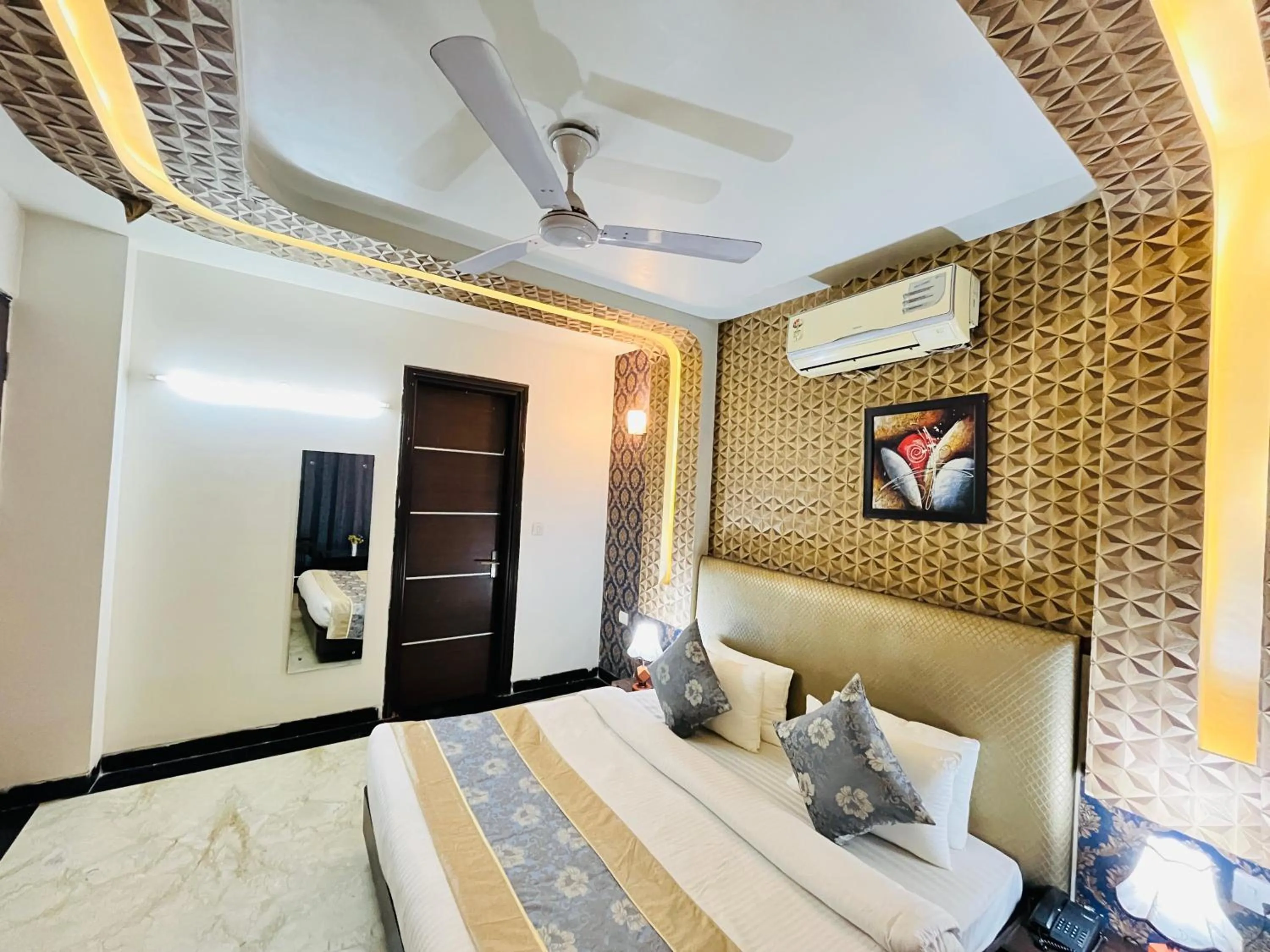 Bedroom, Bed in Hotel Dayal Regency near IMT Chowk Manesar, Manesar