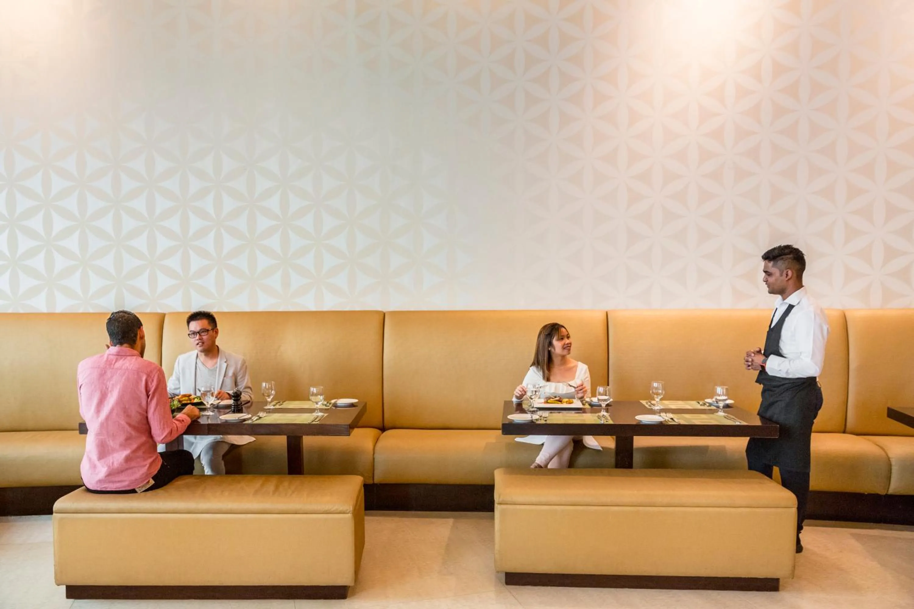 Restaurant/places to eat in Novotel Deira Creekside Dubai