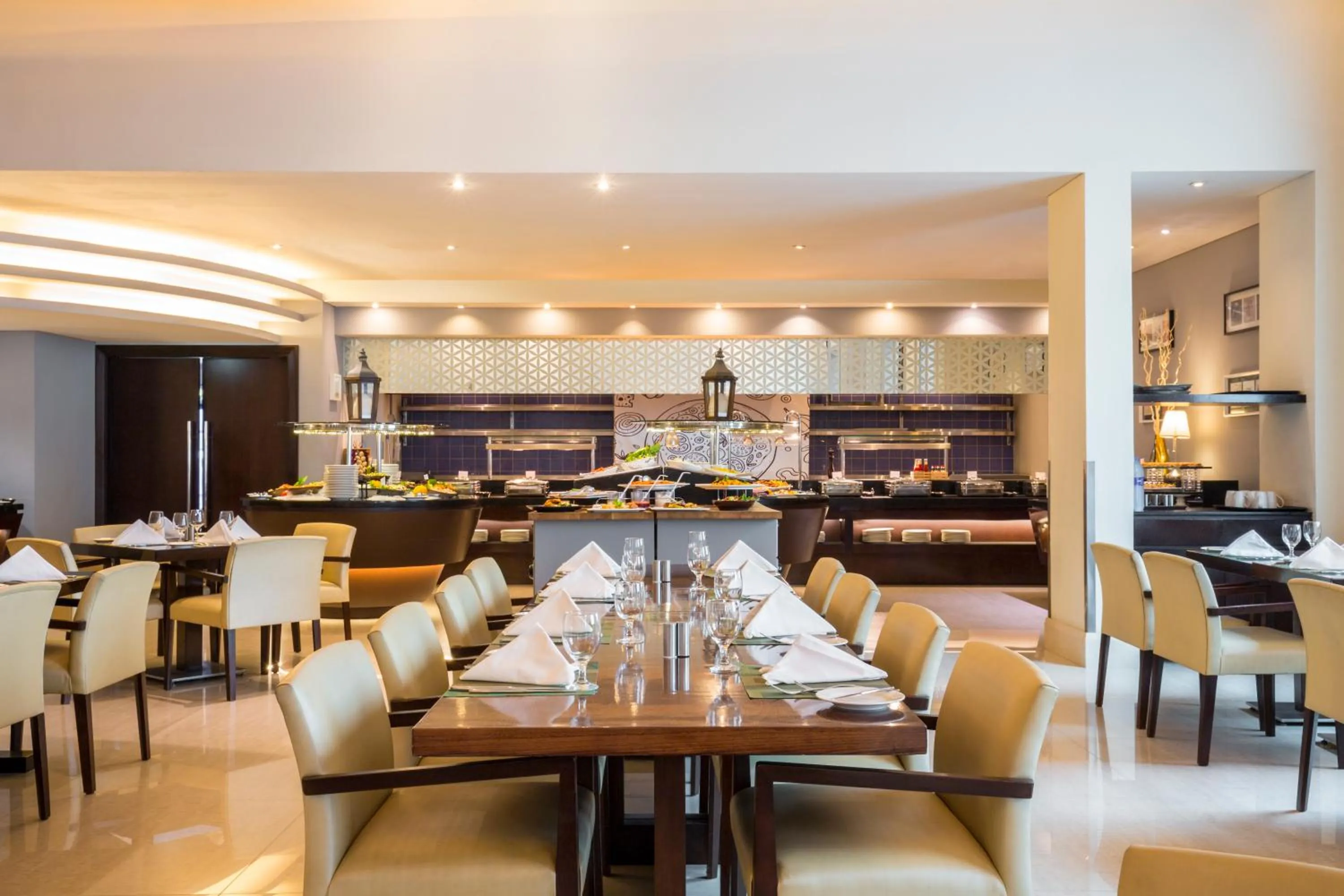 Restaurant/places to eat in Novotel Deira Creekside Dubai