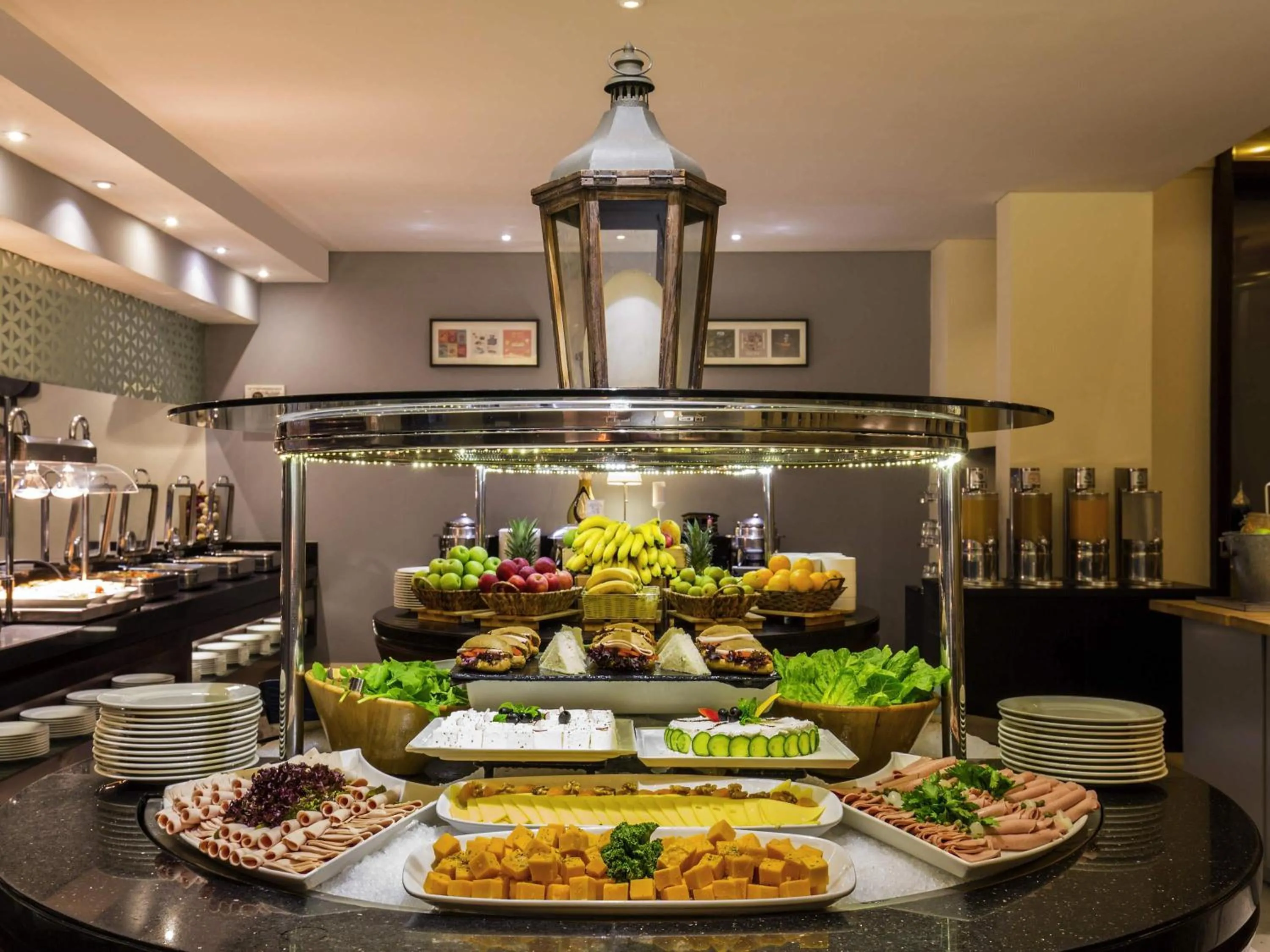 Restaurant/places to eat in Novotel Deira Creekside Dubai