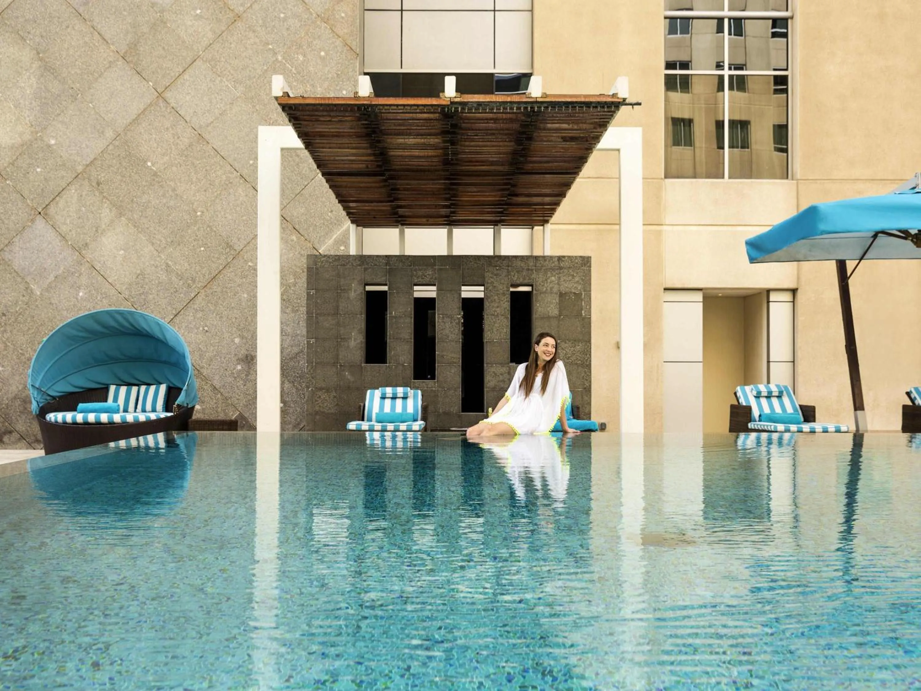 Lounge or bar in Novotel Deira Creekside Dubai