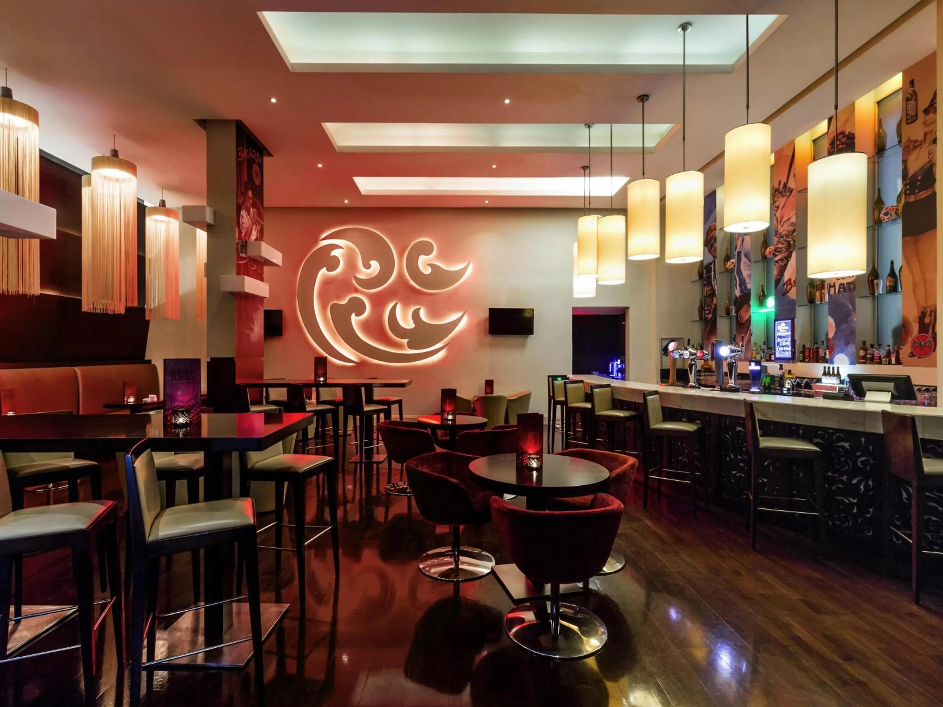 Lounge or bar in Novotel Deira Creekside Dubai