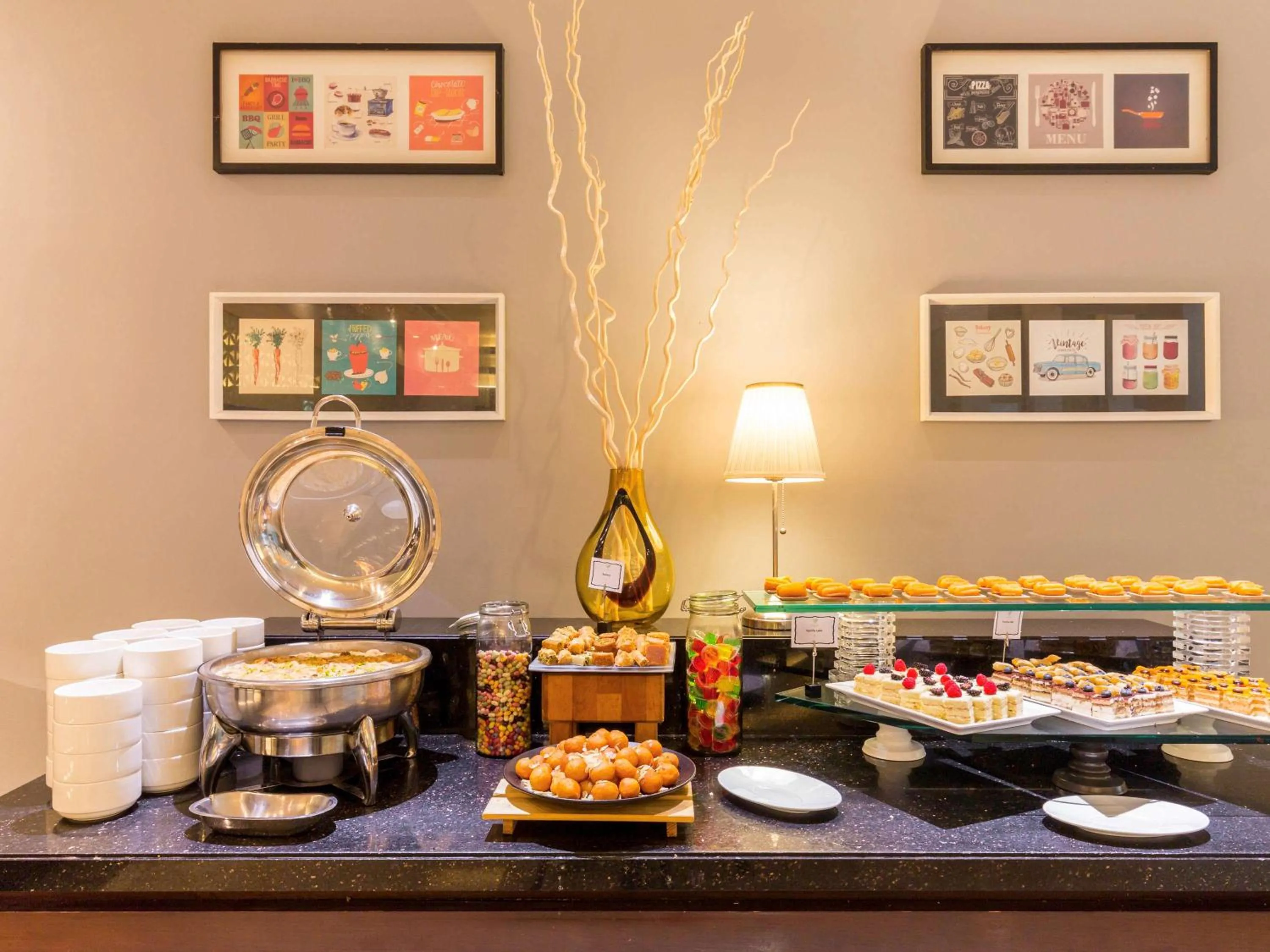 Restaurant/places to eat in Novotel Deira Creekside Dubai