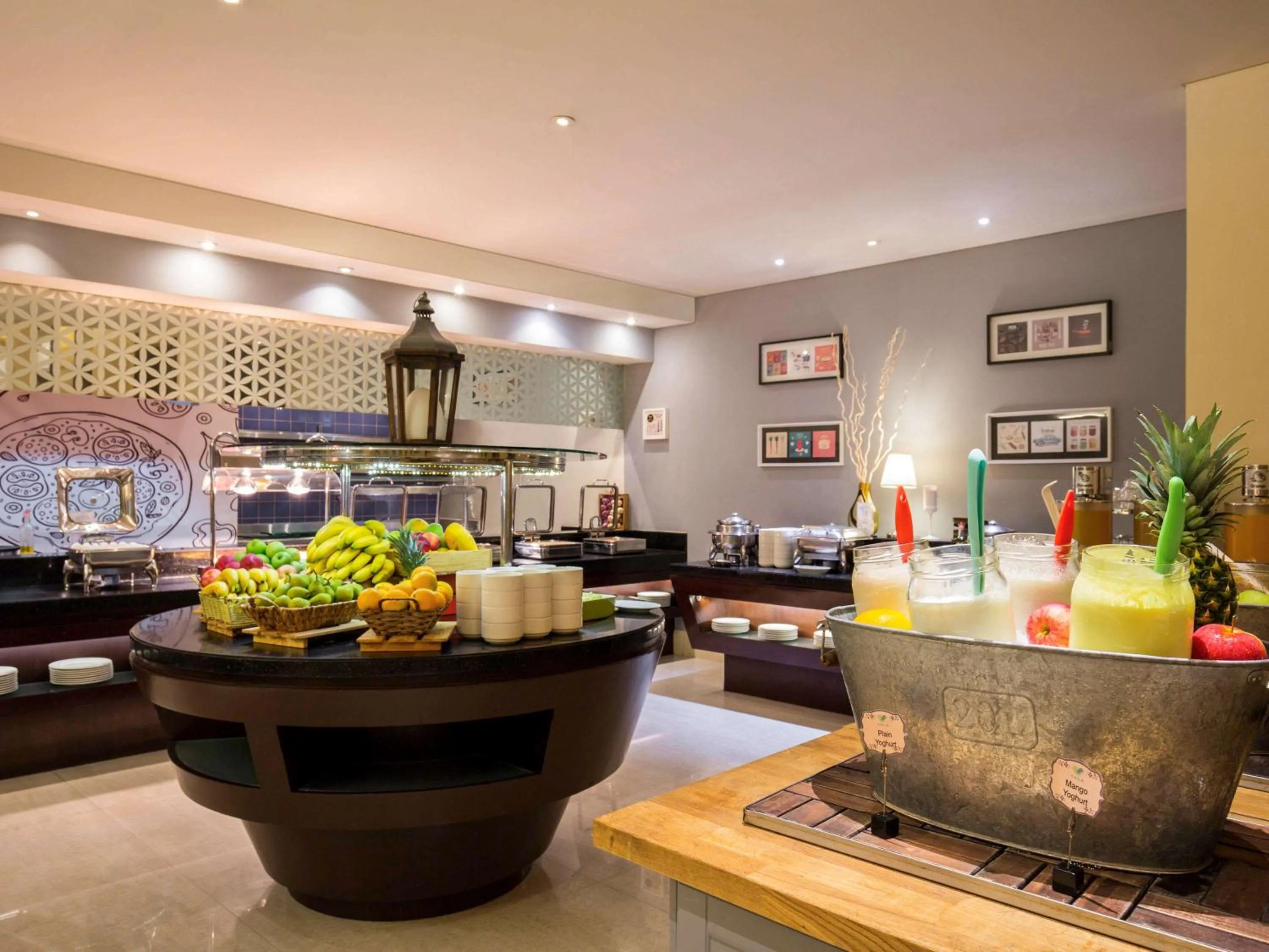 Restaurant/places to eat in Novotel Deira Creekside Dubai