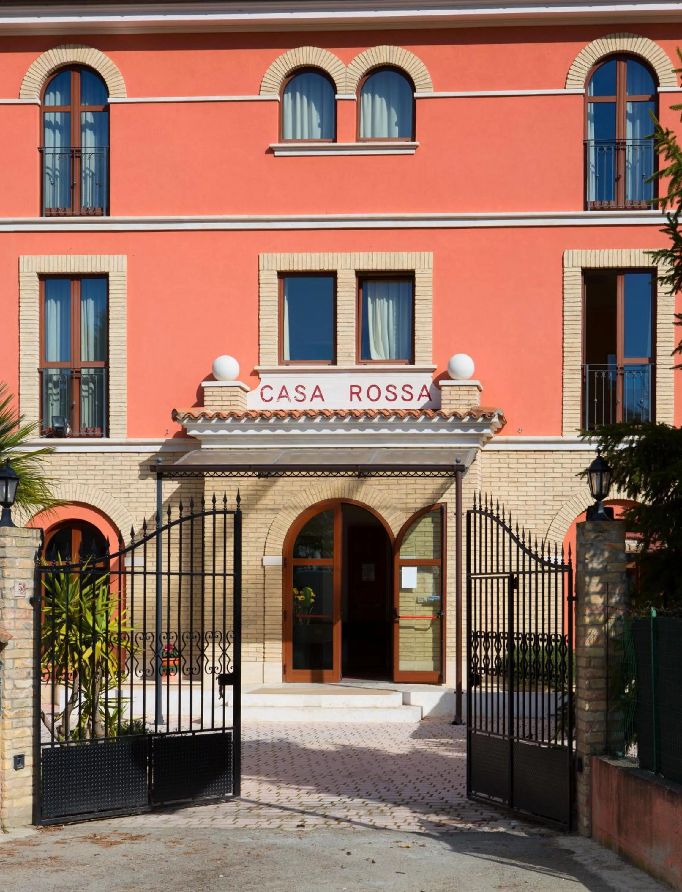Facade/entrance in Hotel Ristorante Casa Rossa