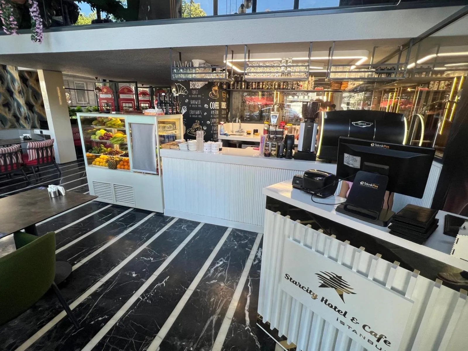 Food and drinks in Star City Hotel