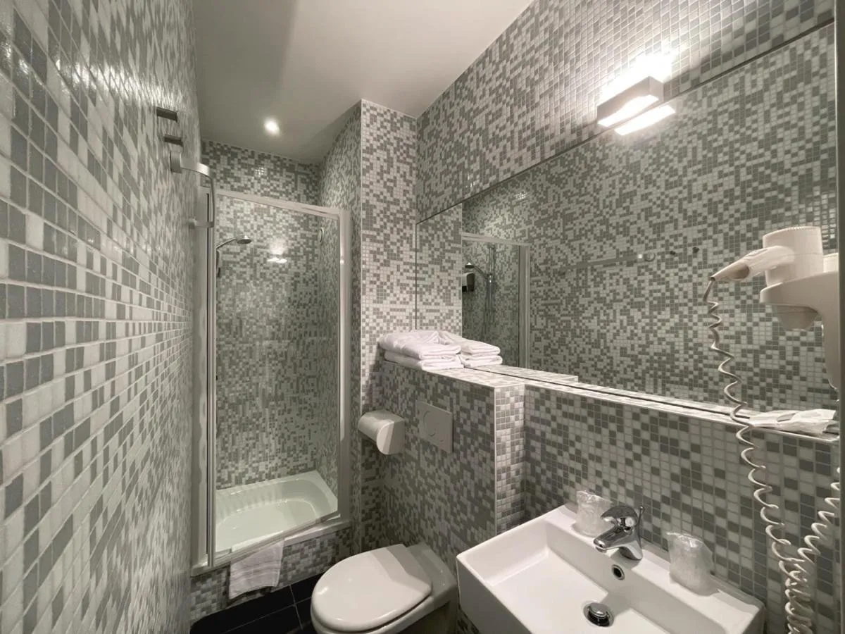 Shower in 3 Paardekens - City Centre Hotel