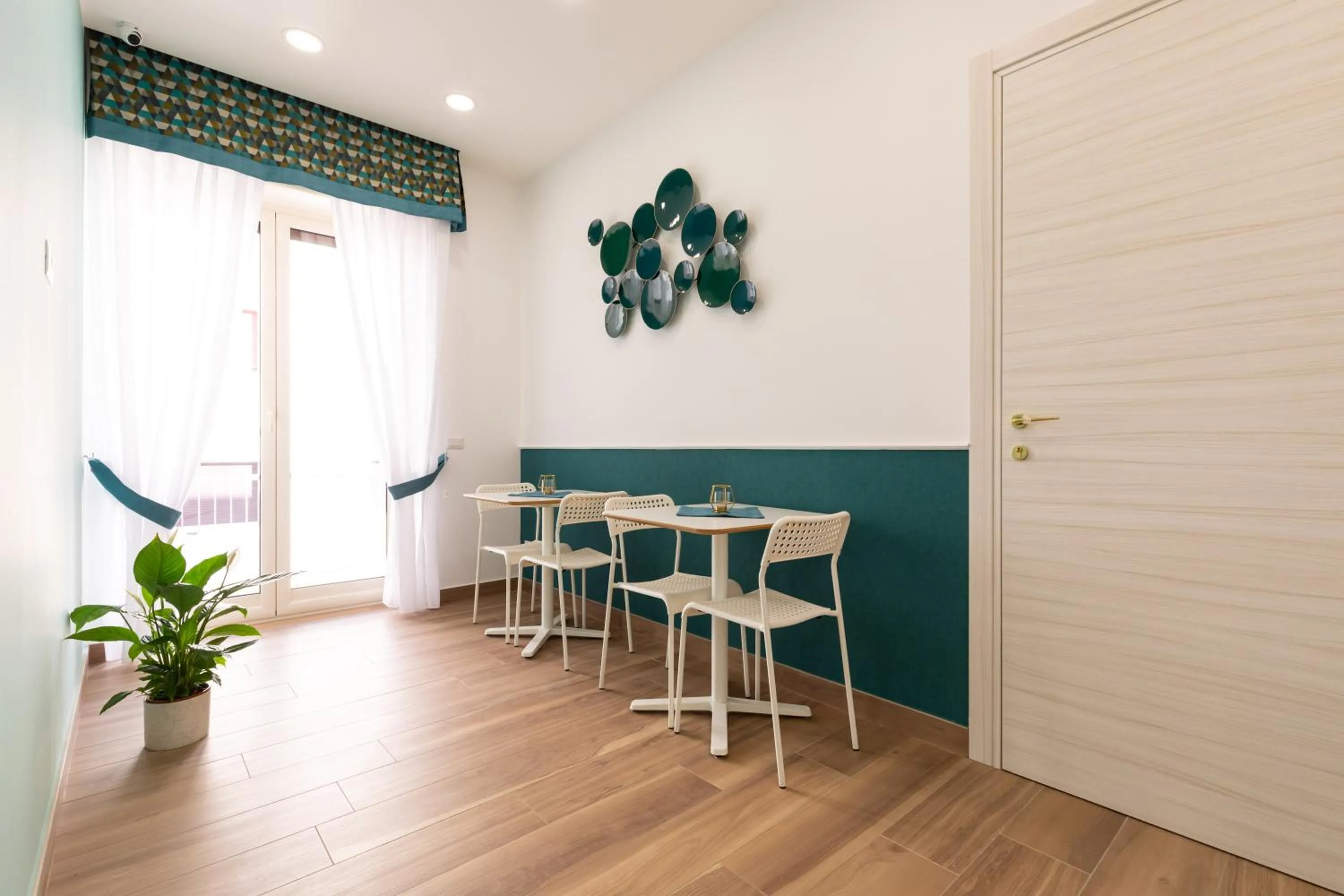 Communal lounge/ TV room in Napolilive B&B