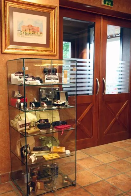 On-site shops in Hotel Restaurante El Tollo