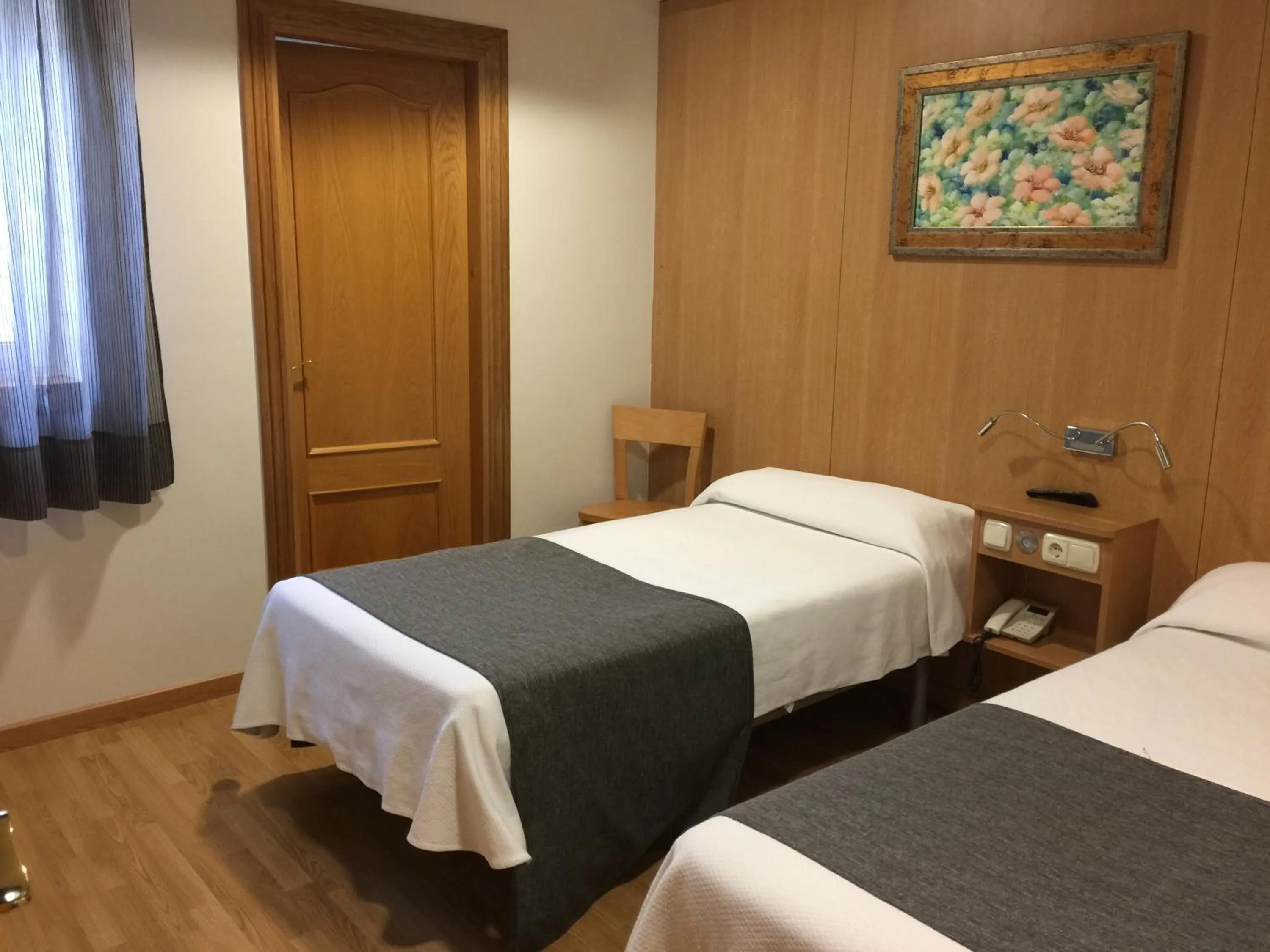 Photo of the whole room, Bed in Iraipe Izaga Hostal