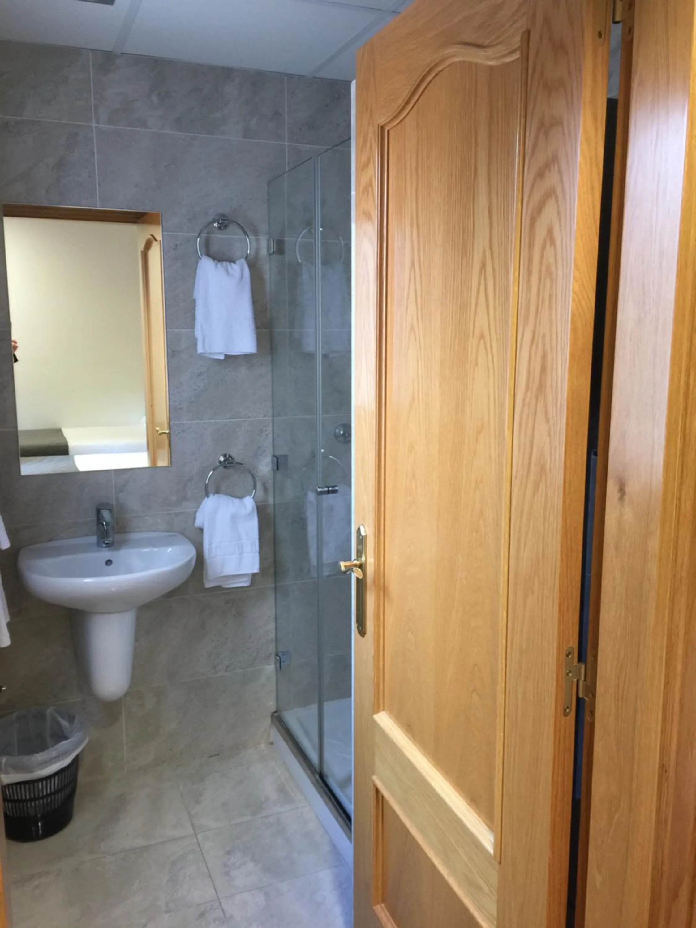 Shower in Iraipe Izaga Hostal