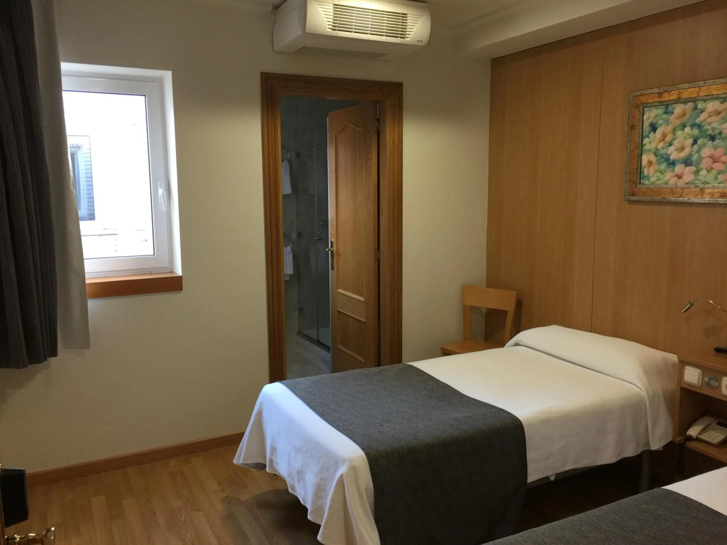 Bathroom, Bed in Iraipe Izaga Hostal