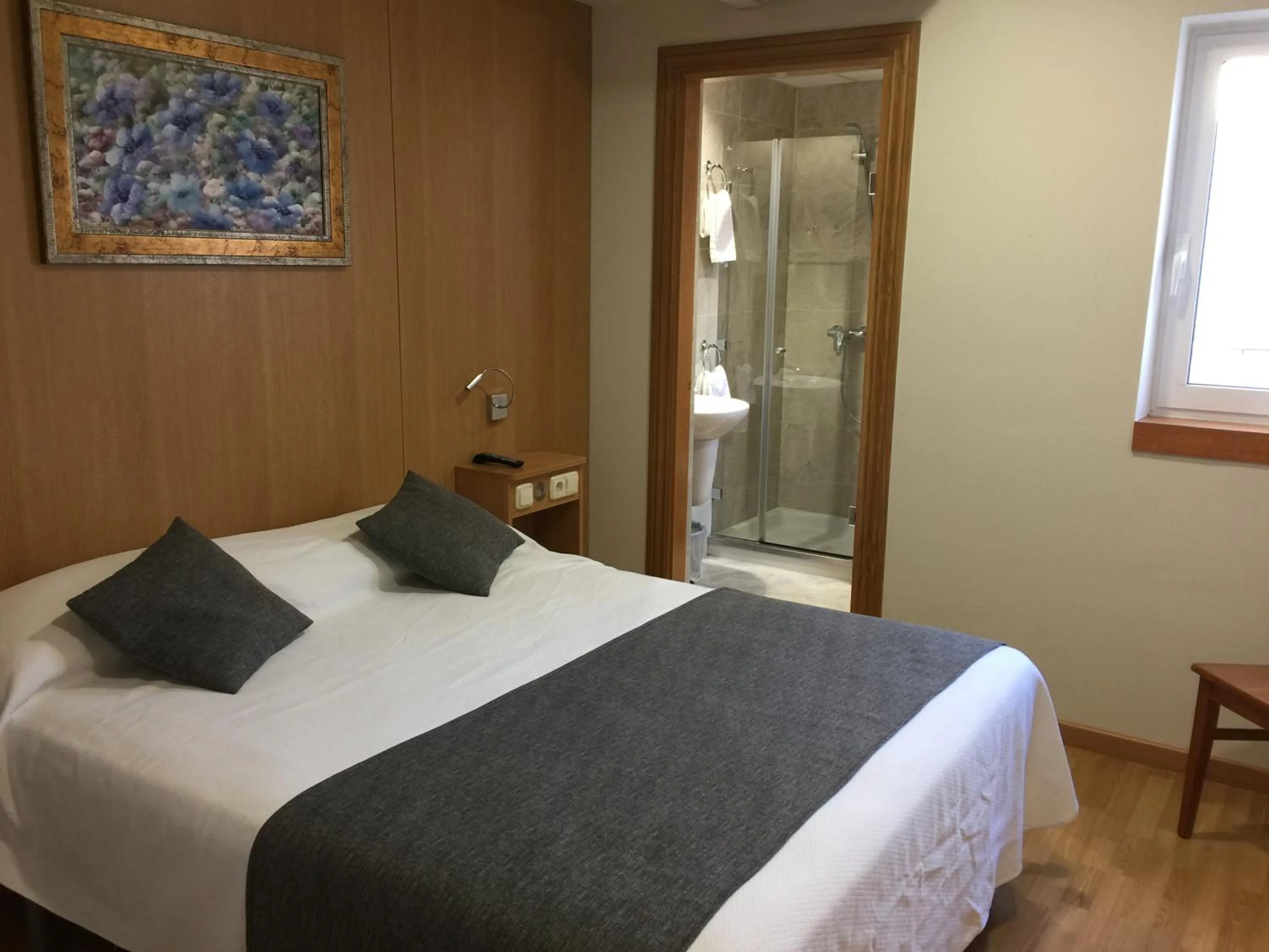 Toilet, Bed in Iraipe Izaga Hostal