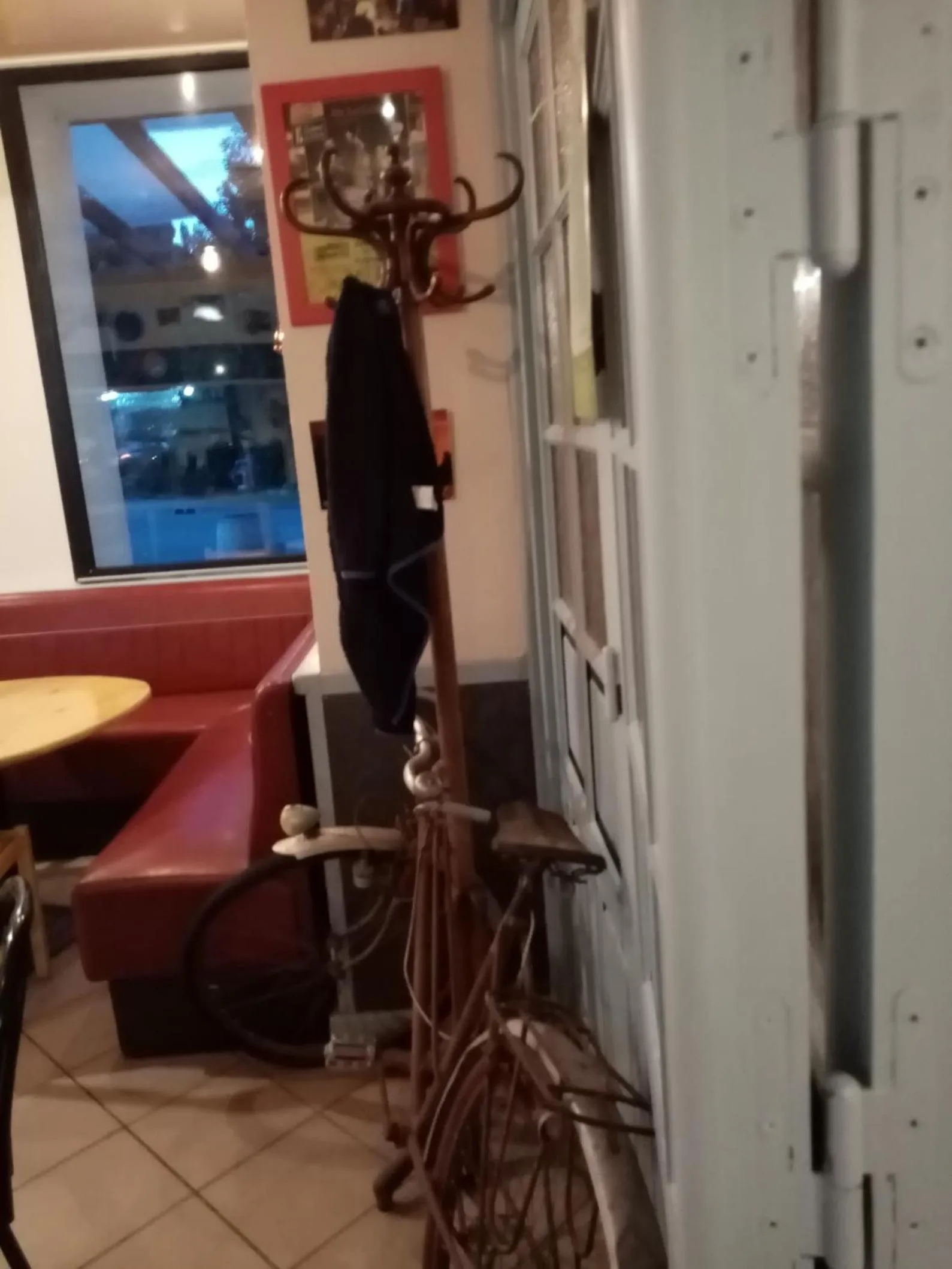 Lounge or bar in L'Auberge d'Eygliers