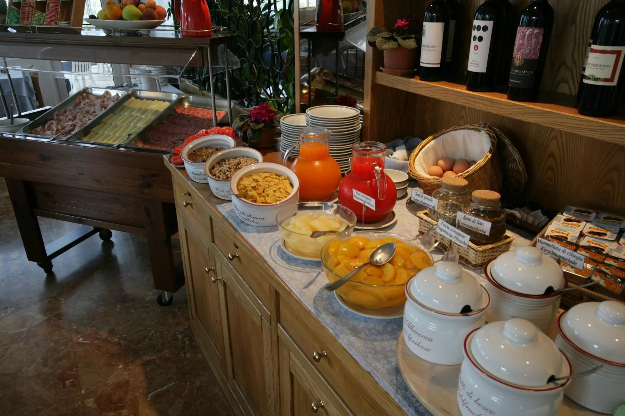 Buffet breakfast in Hotel Al Molino