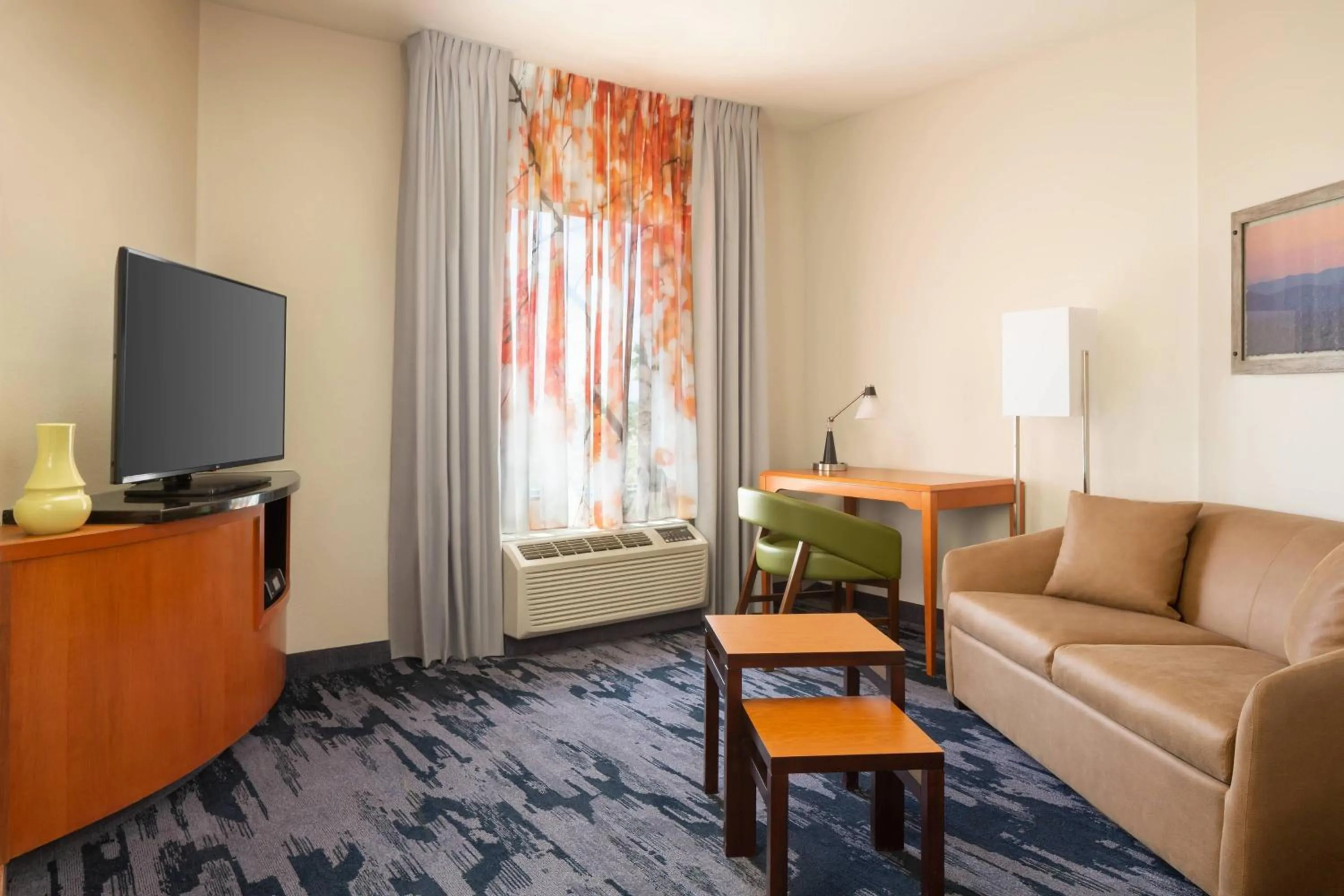 Bedroom in Fairfield Inn & Suites by Marriott Selma Kingsburg