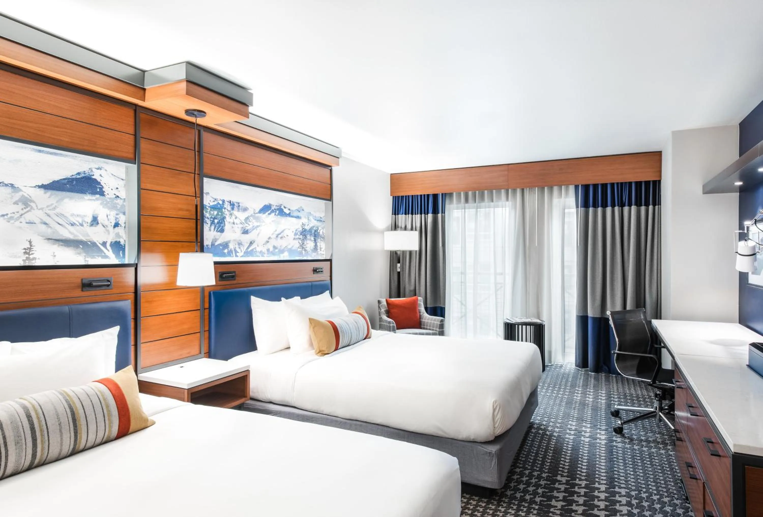 Bedroom, Bed in The Heathman Hotel Kirkland