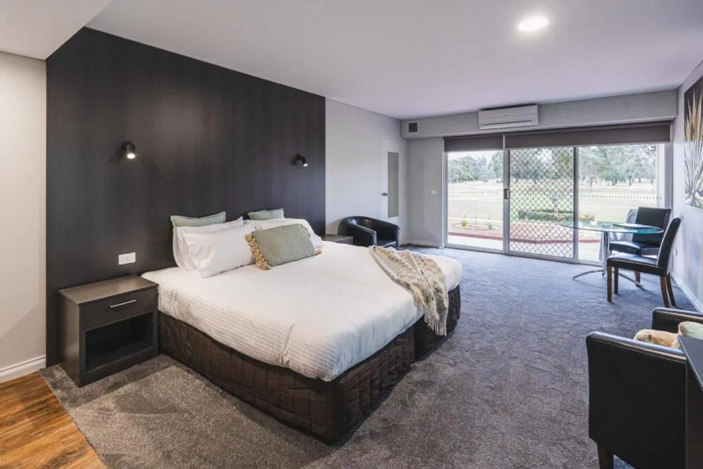 Bed in Yarrawonga Mulwala Golf Club