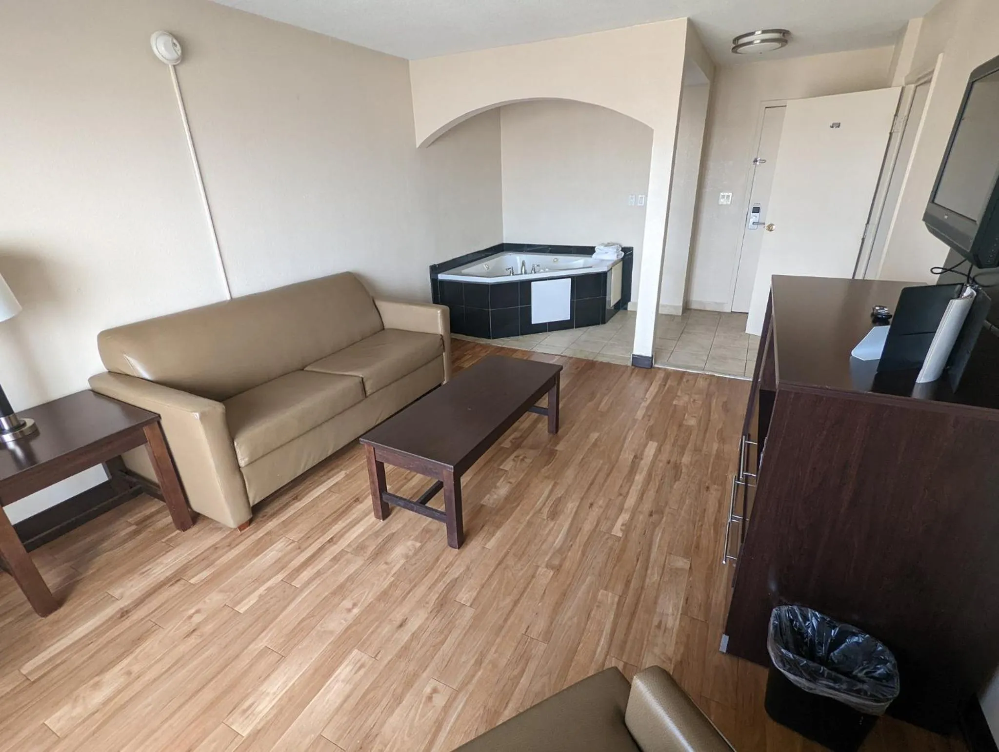 Photo of the whole room in Red Roof Inn PLUS+ Wichita East