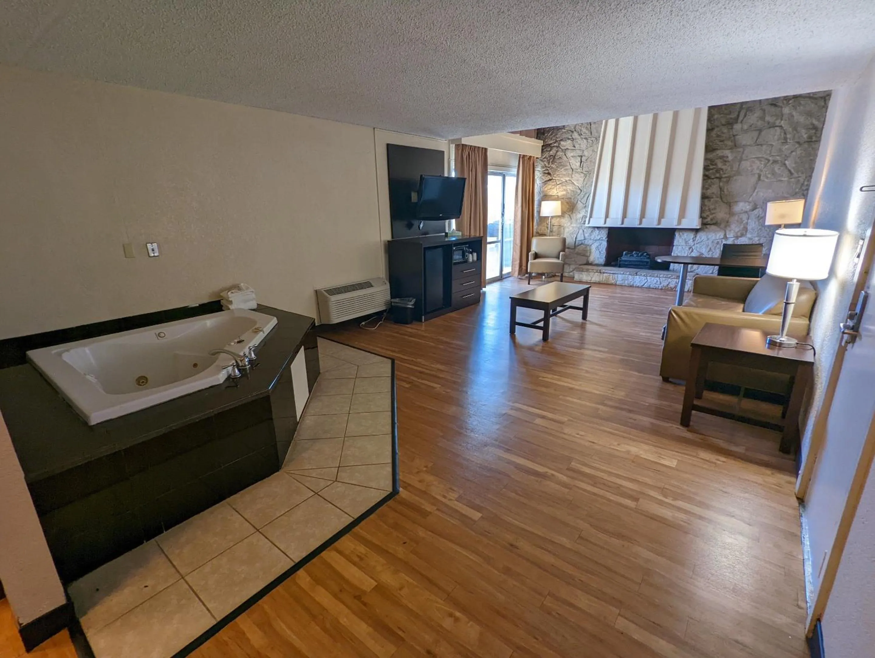 Photo of the whole room in Red Roof Inn PLUS+ Wichita East