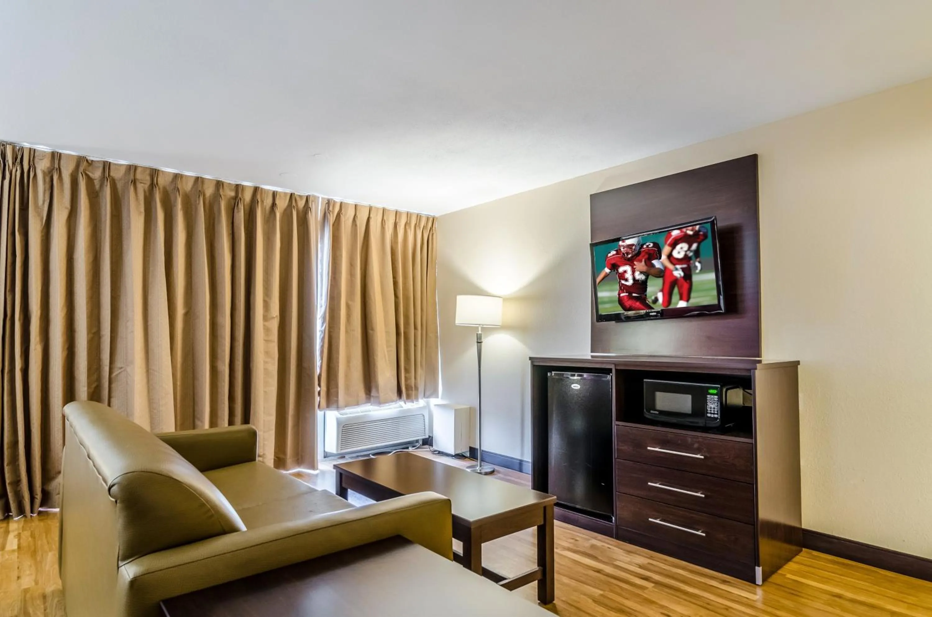 Bedroom in Red Roof Inn PLUS+ Wichita East